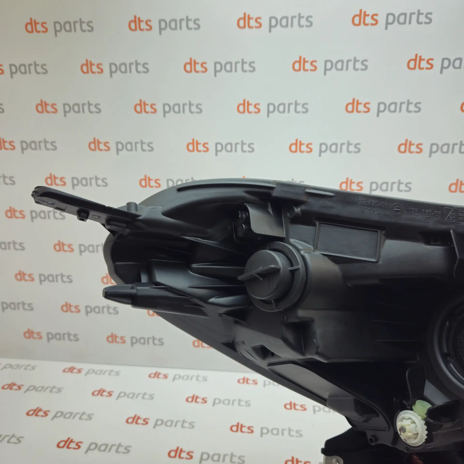 OEM Opel 39108222 – Front left headlight