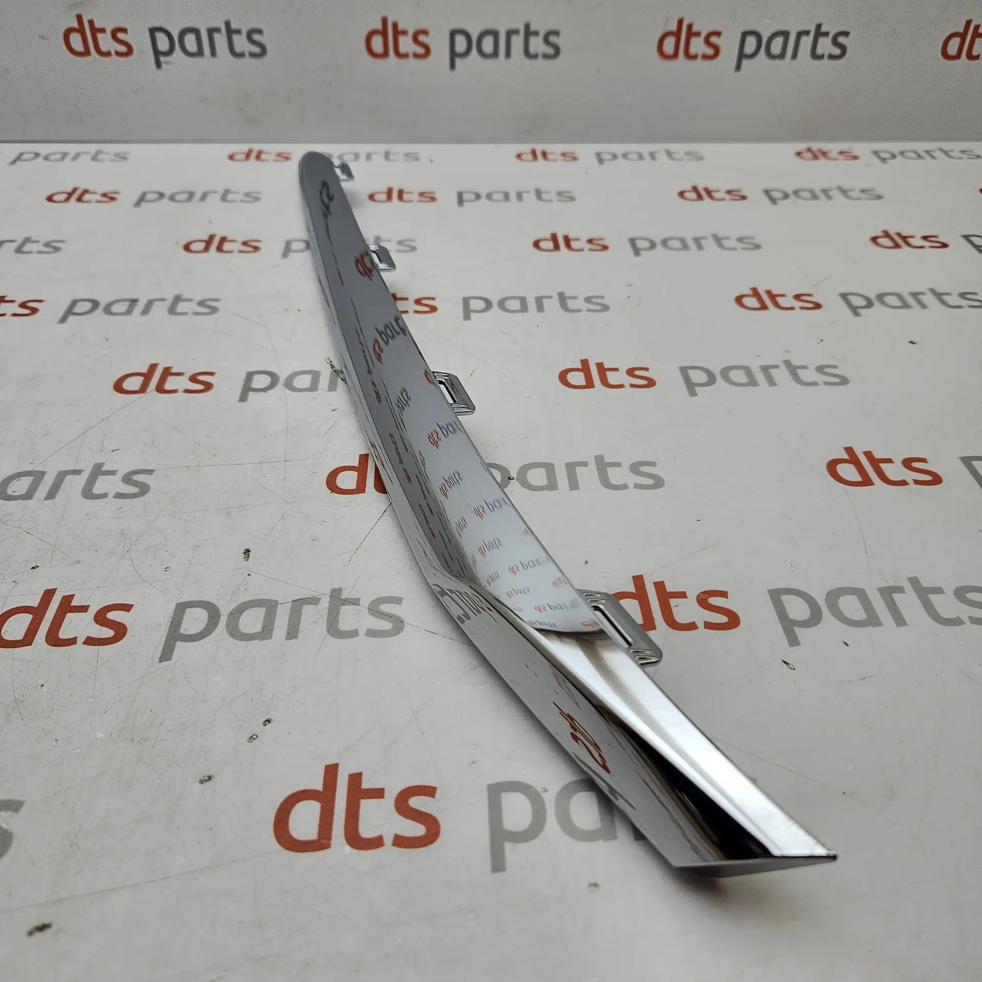 OEM PSA 39215133 – Radiator grille molding left side