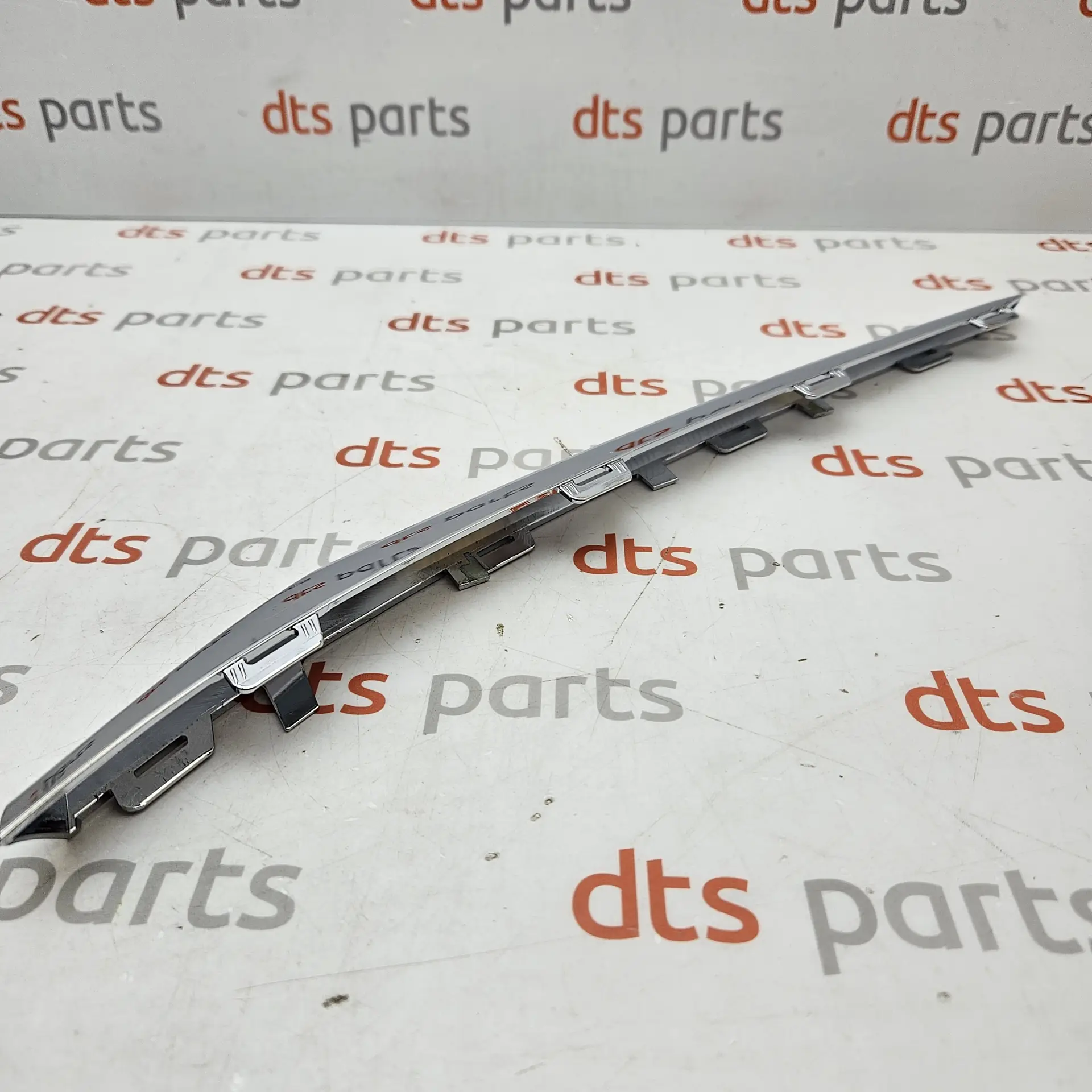 OEM PSA 39215133 – Radiator grille molding left side