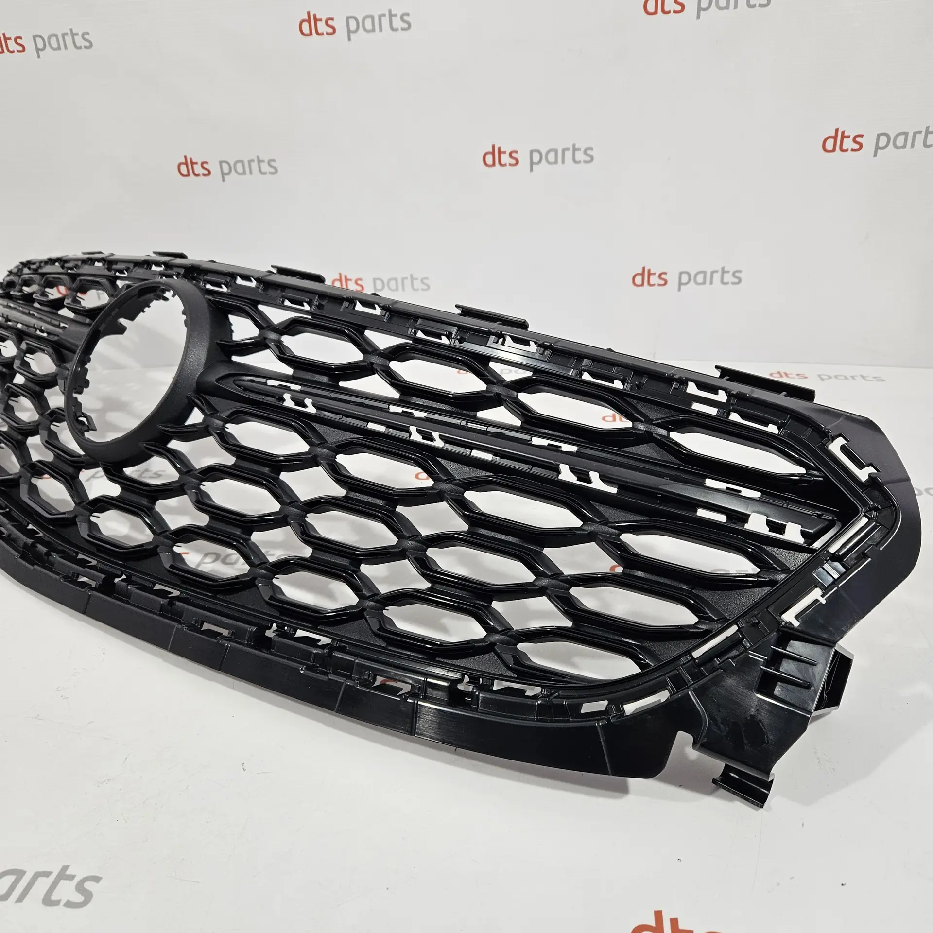 OEM Opel 39225929 – Radiator grille