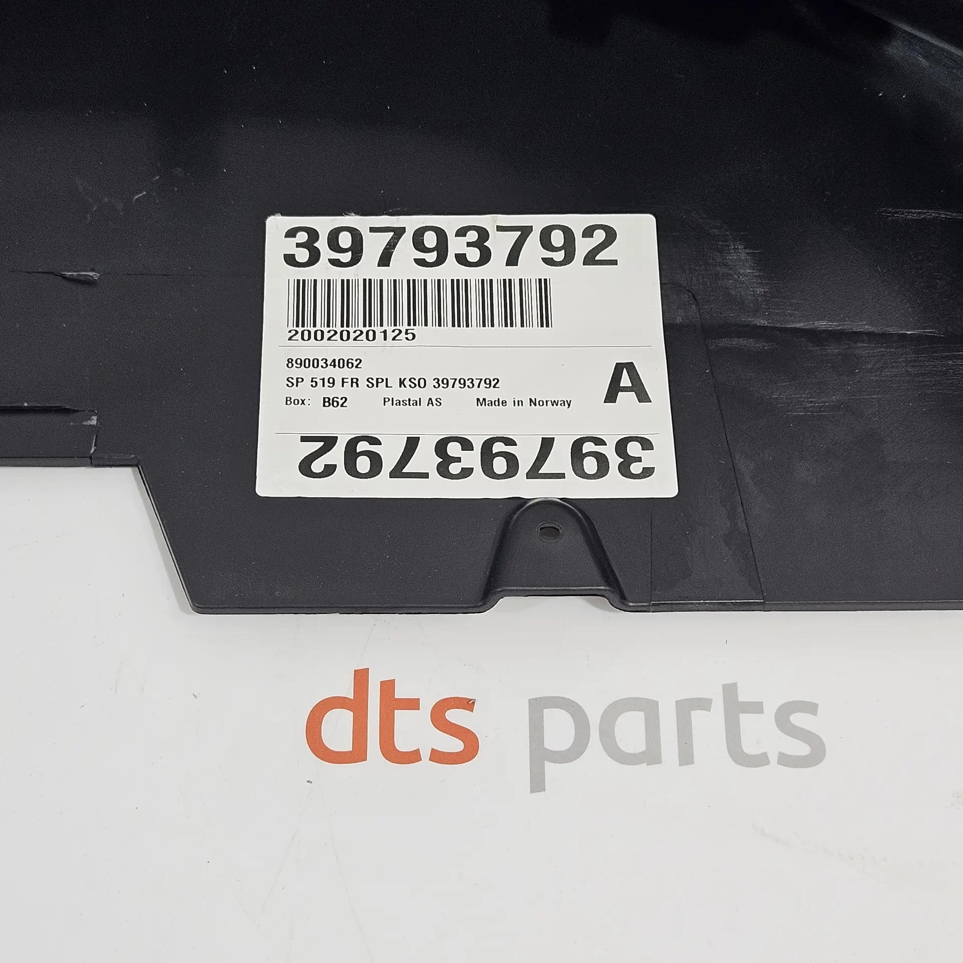 OEM Volvo 39793792 – Front lower bumper cover