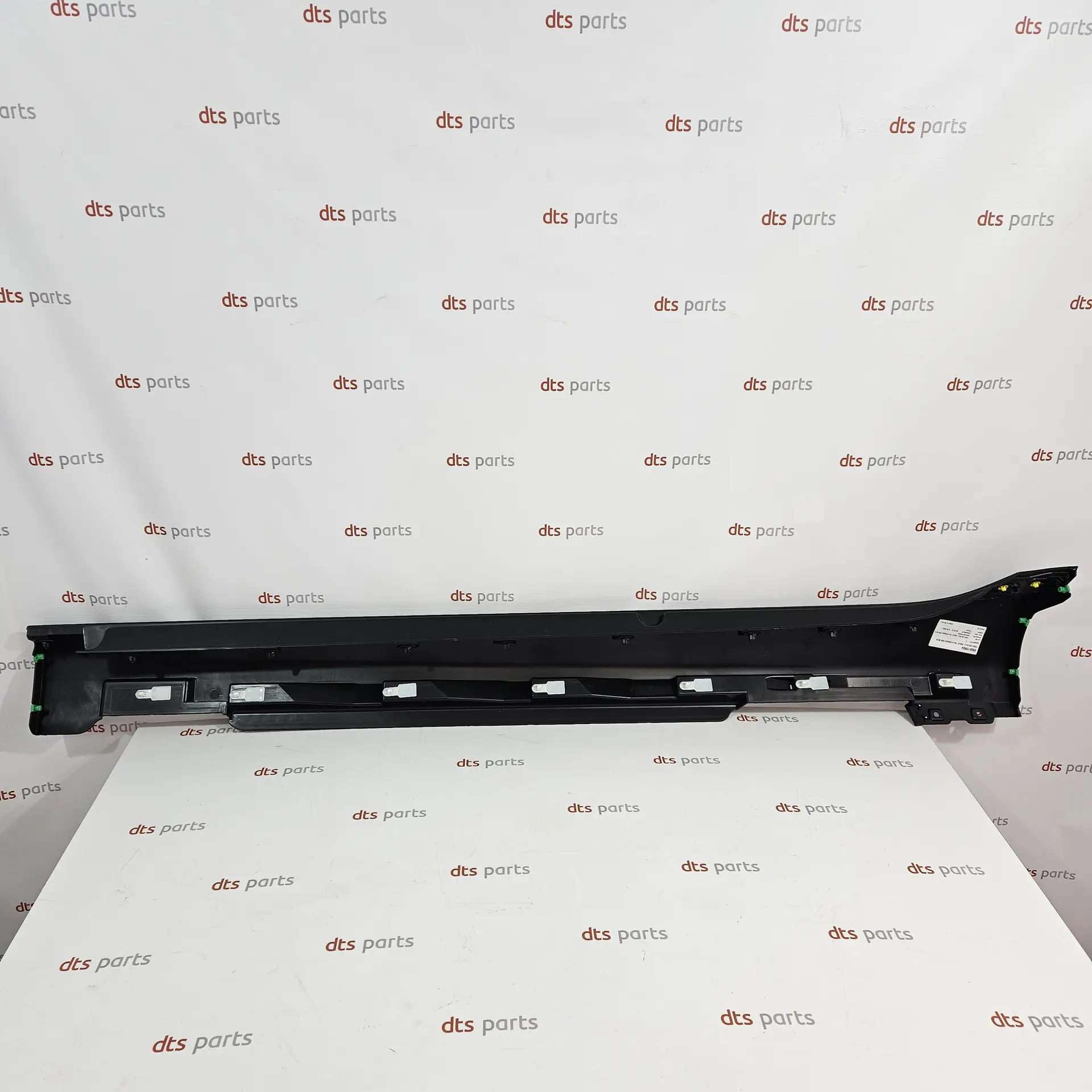 OEM Volvo 39834378 – Side skirt, right
