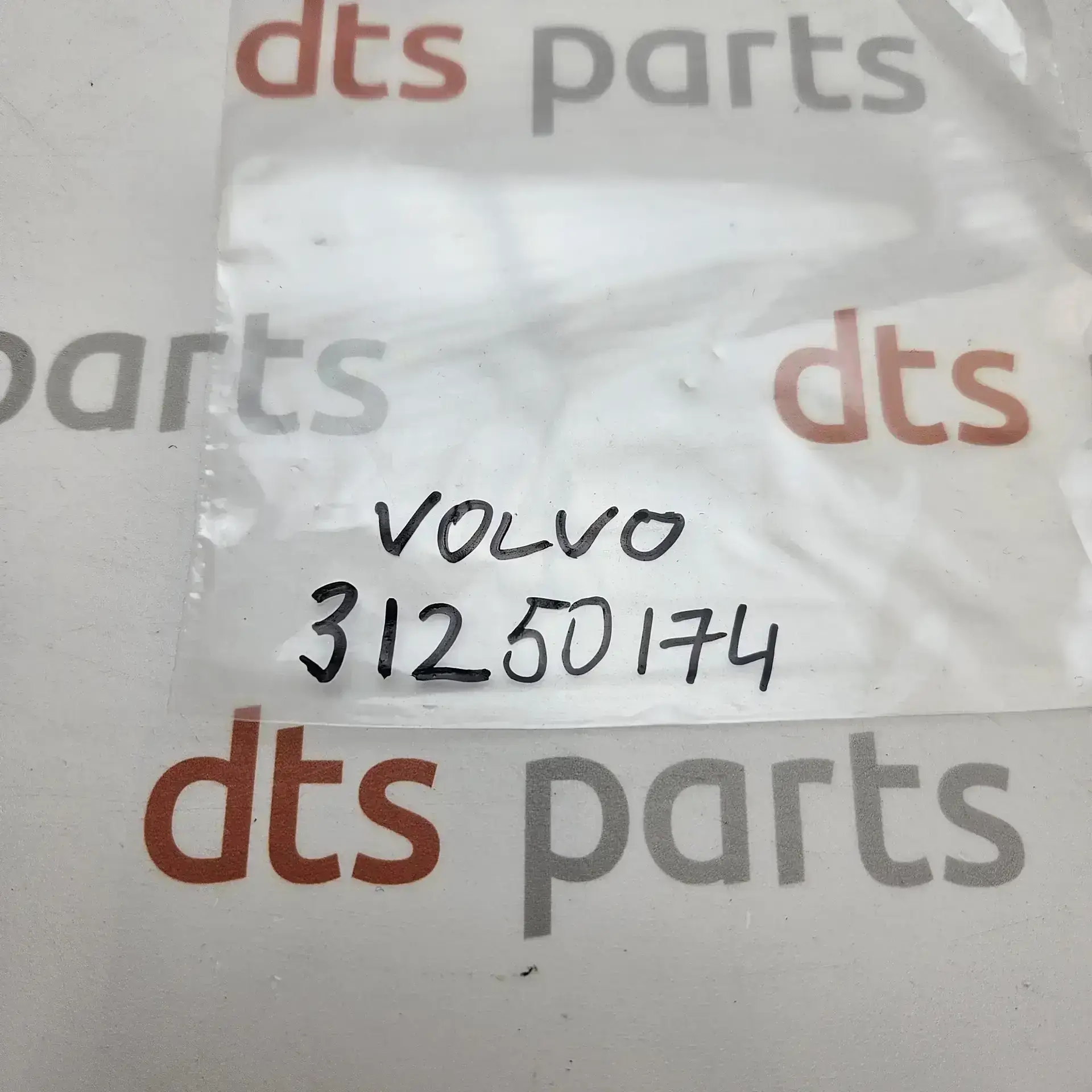 OEM Volvo 39854723 – Safety belt right cover