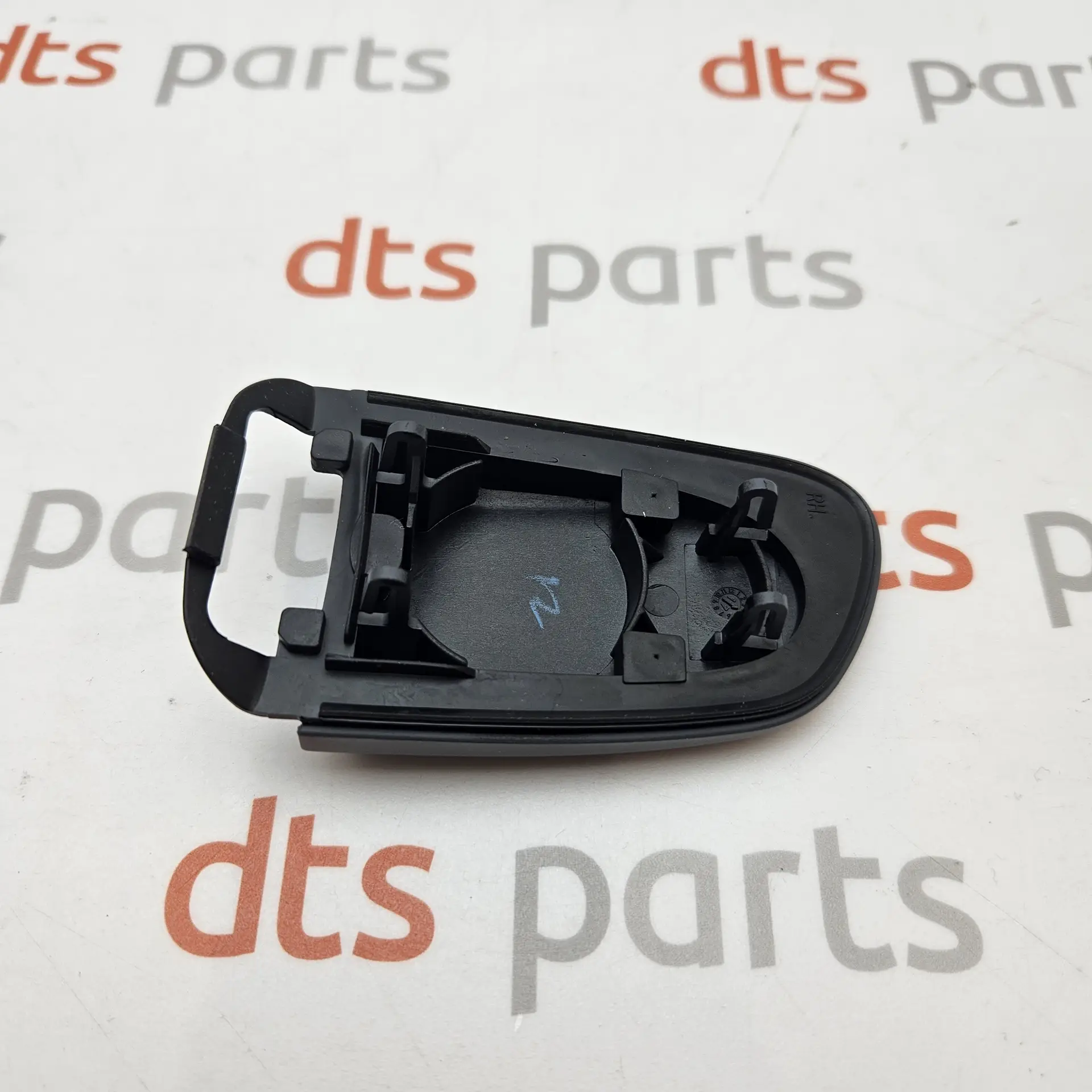 OEM Volvo 39882401 – Front right door handle cover without lock cylinder
