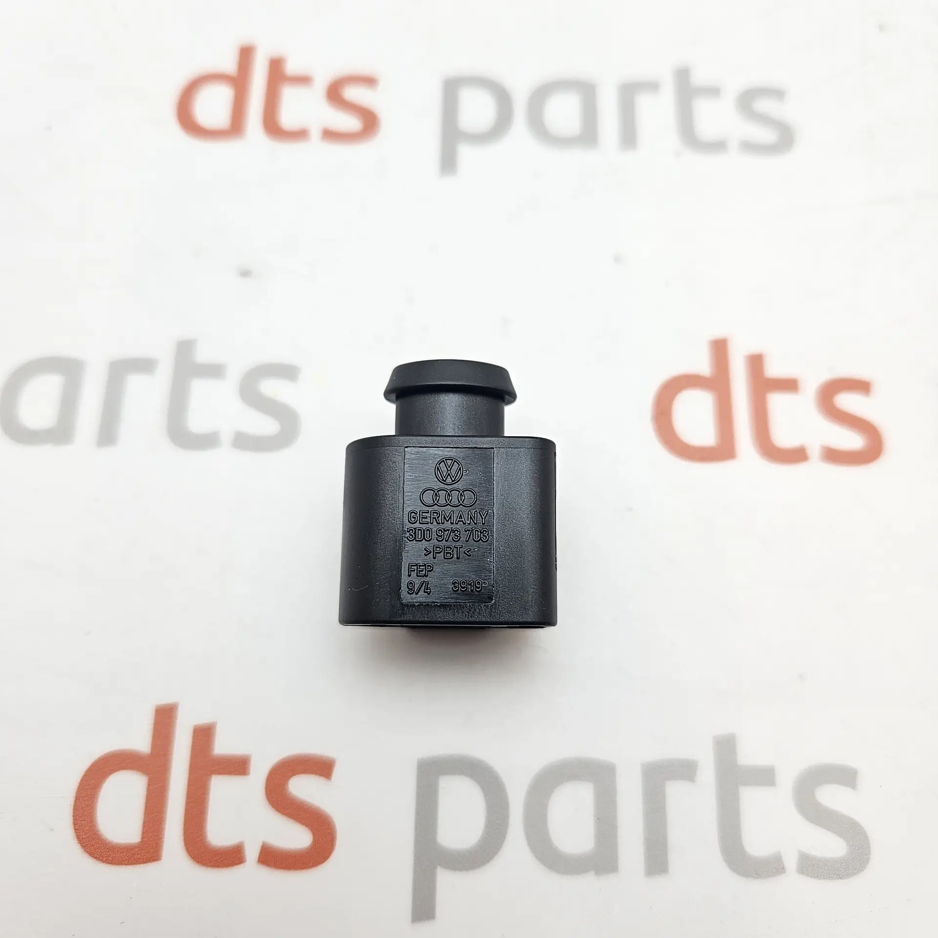 OEM VAG 3D0973703 – Oil Level Sensor Connector