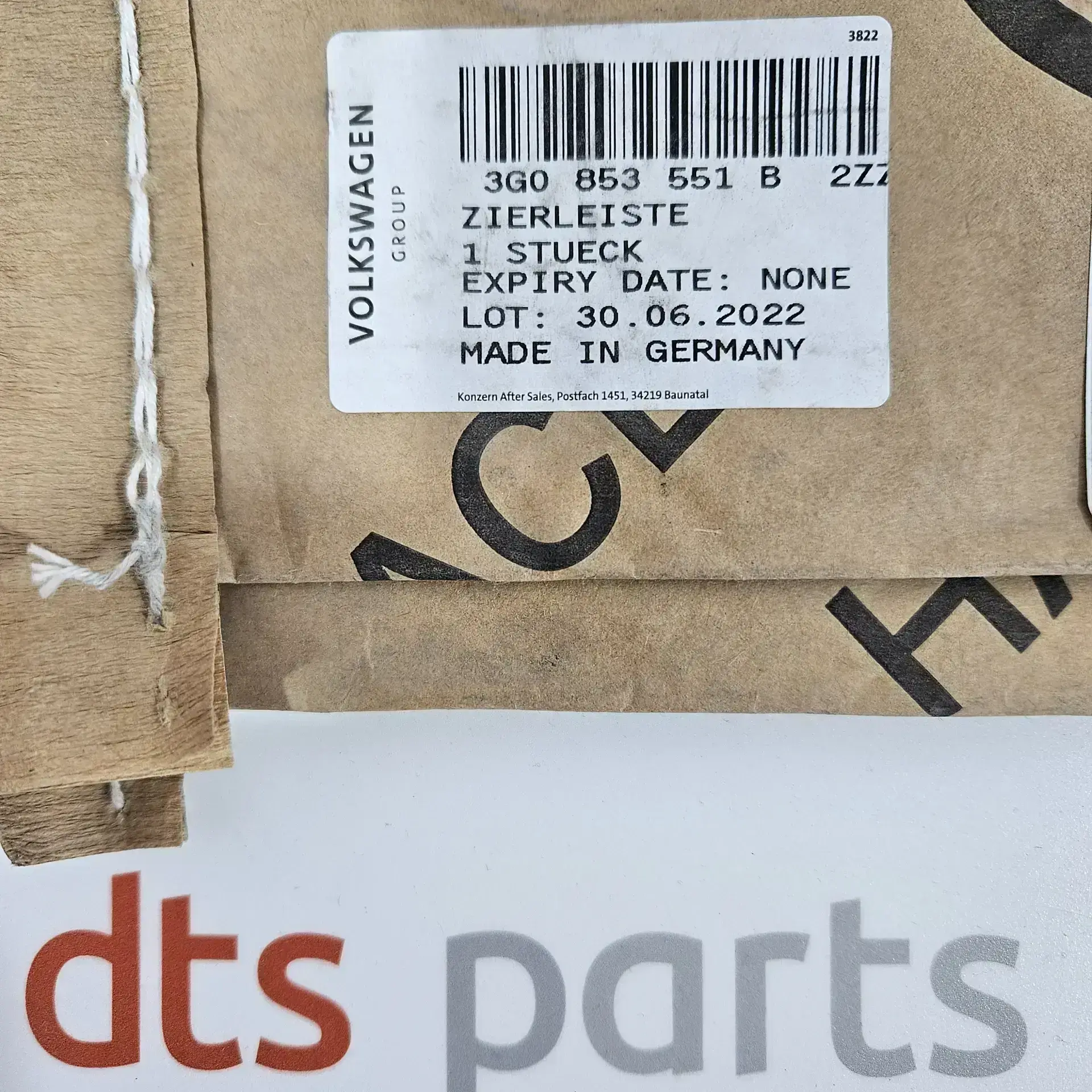 OEM Volkswagen 3G0853551B2ZZ – Front bumper grille moulding