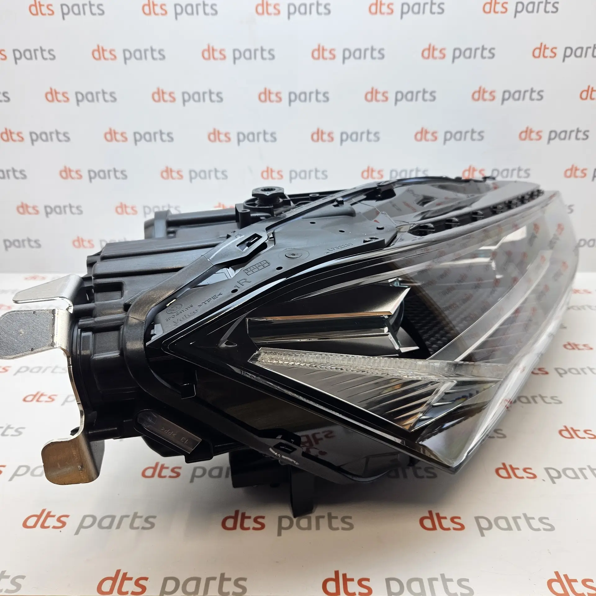 OEM Skoda 3P1941016A – Front right headlight
