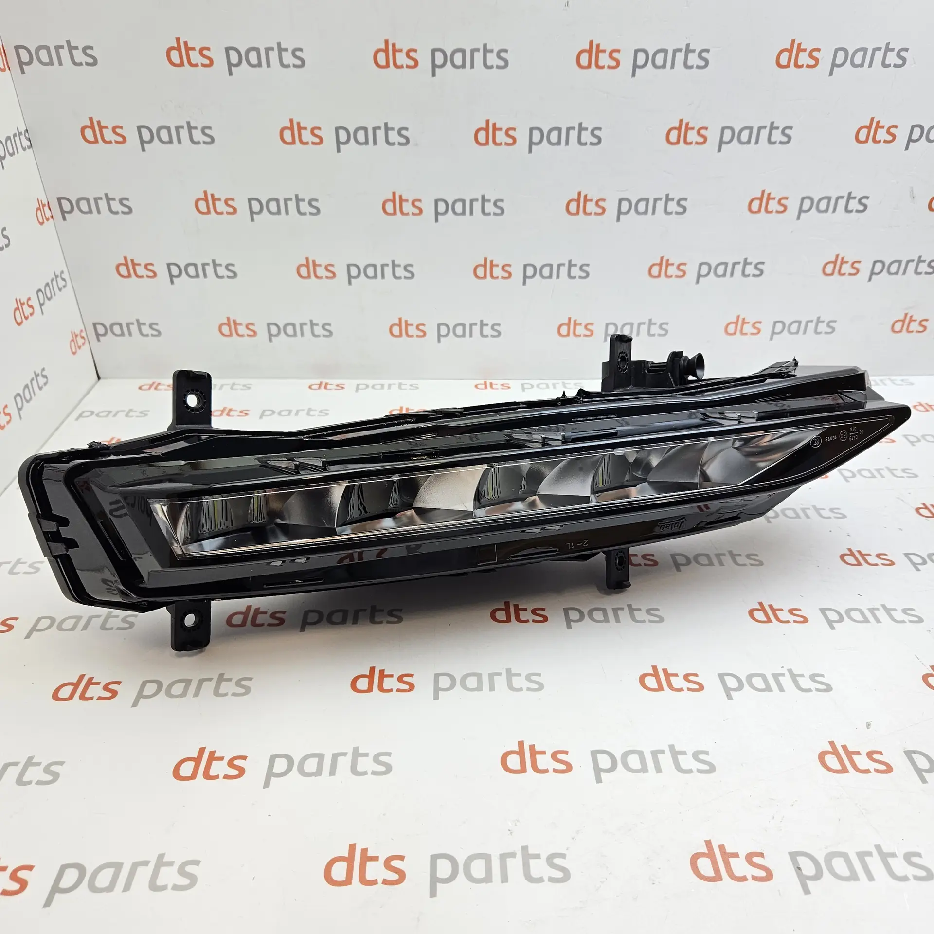 OEM VAG 3V0941699B – Front left fog light assembly
