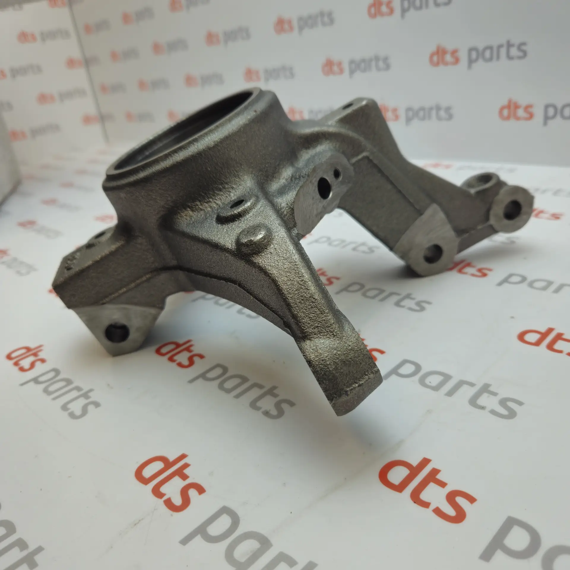 OEM Renault 400154781R – Left steering knuckle
