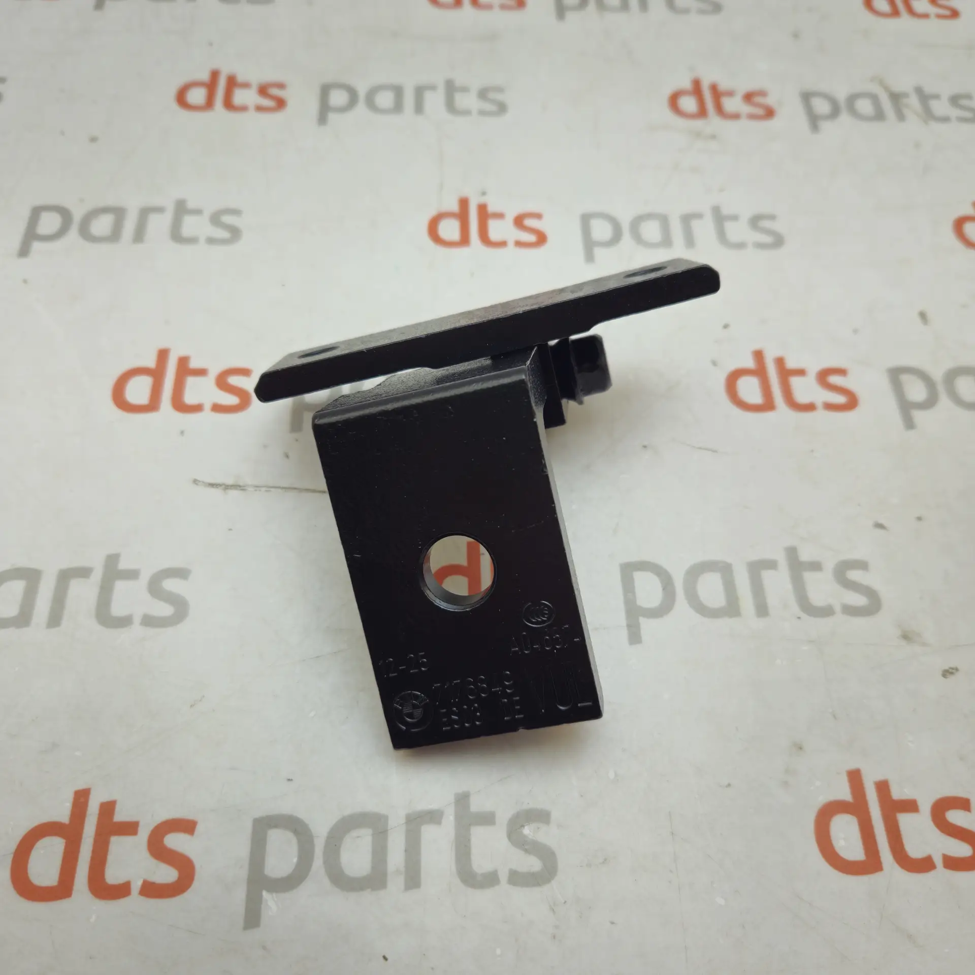 OEM BMW 41517176849 – Front left-hand driver-side lower door hinge assembly