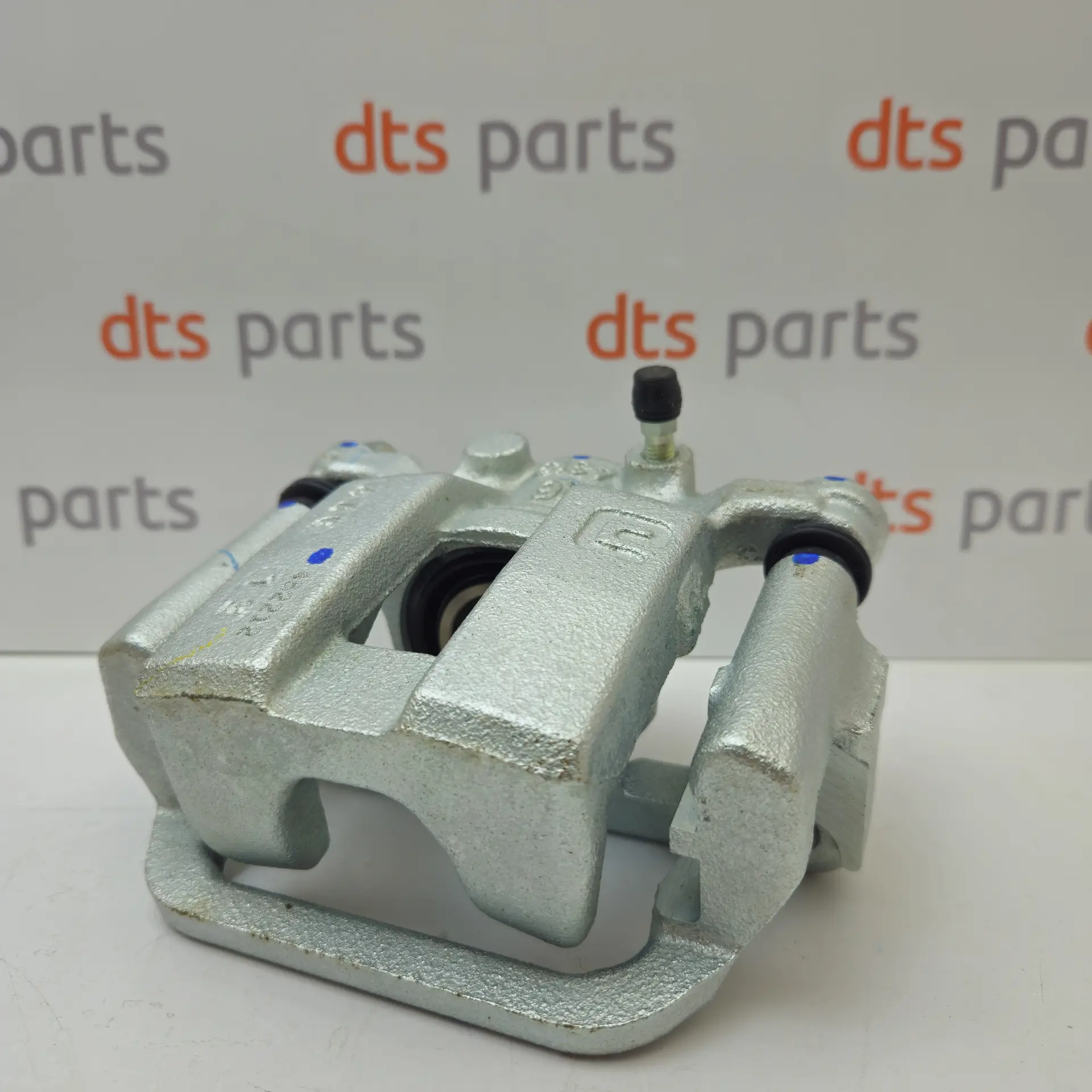 OEM Nissan/Infiniti 44001JY00A – Front right brake clipper