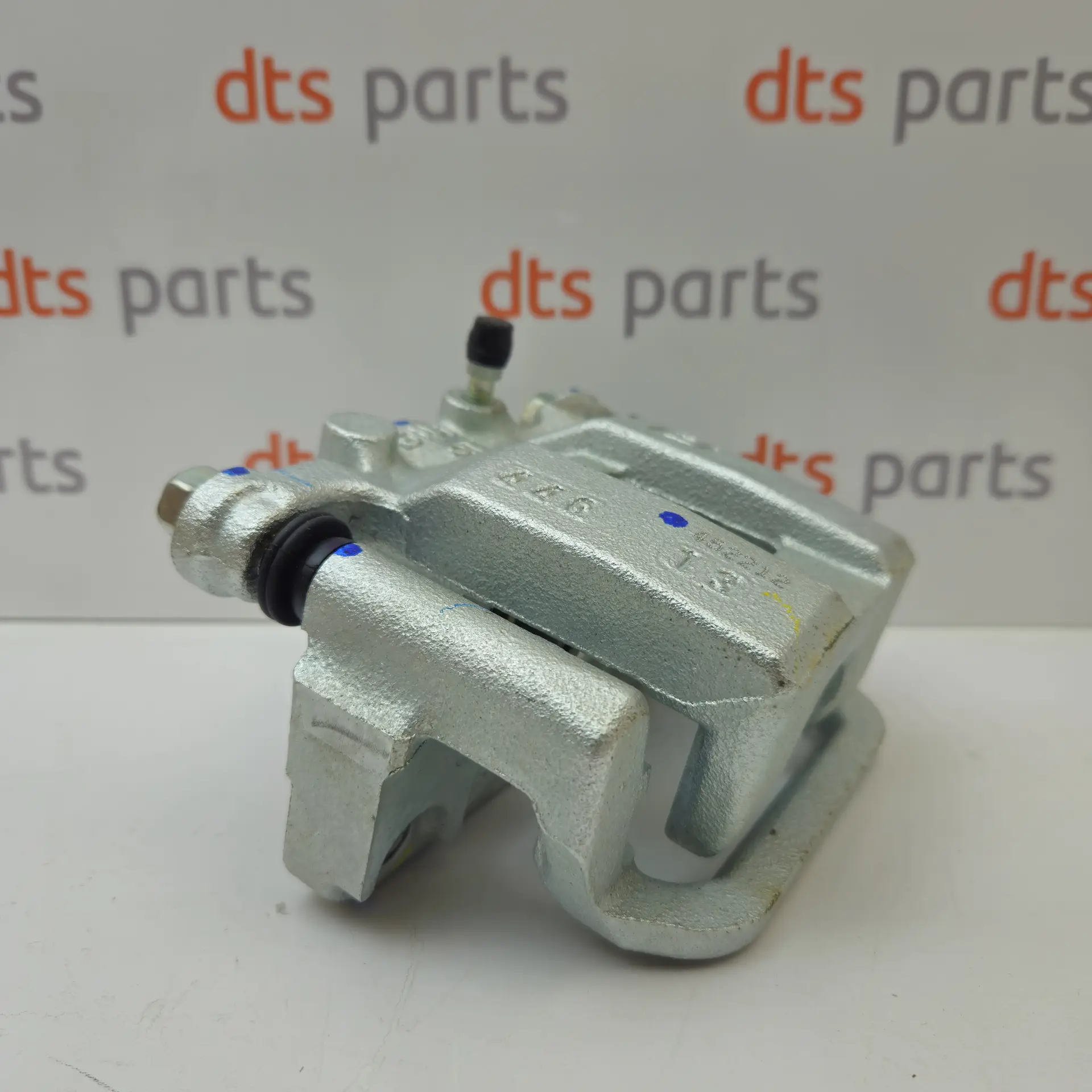 OEM Nissan/Infiniti 44001JY00A – Front right brake clipper