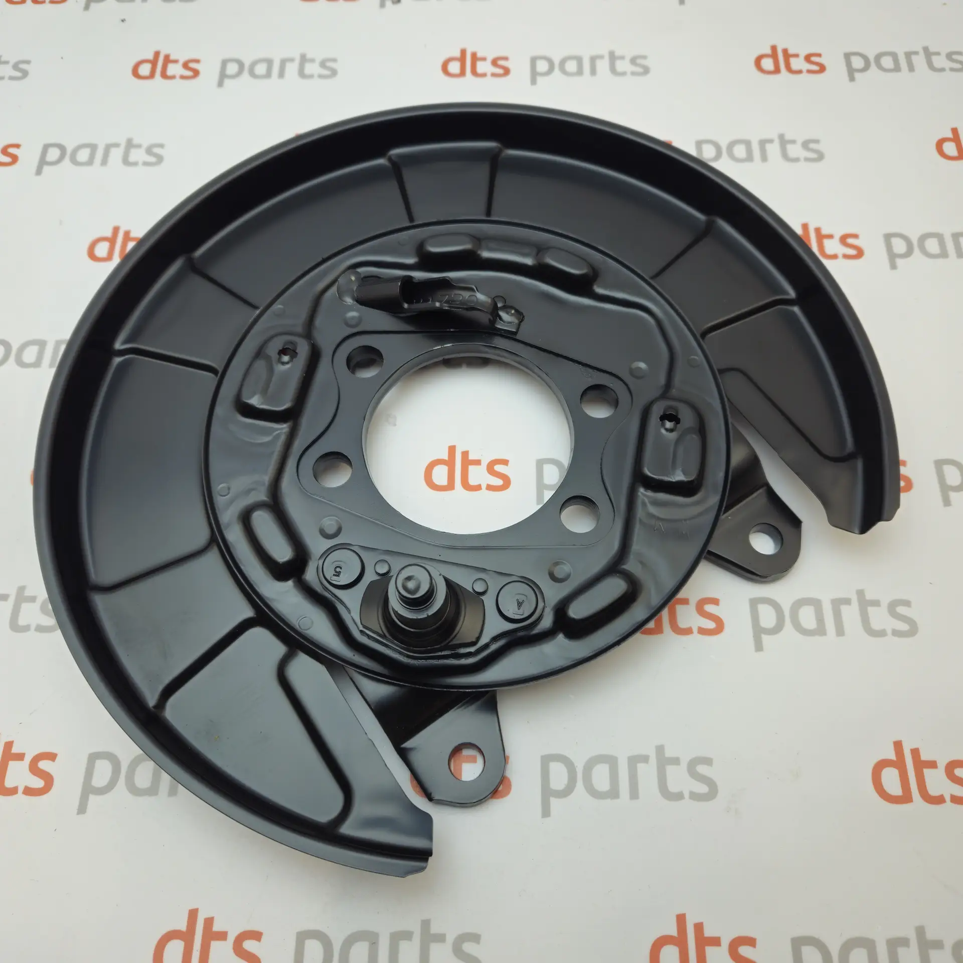 OEM Mitsubishi 4600A152 – Rear right brake shield