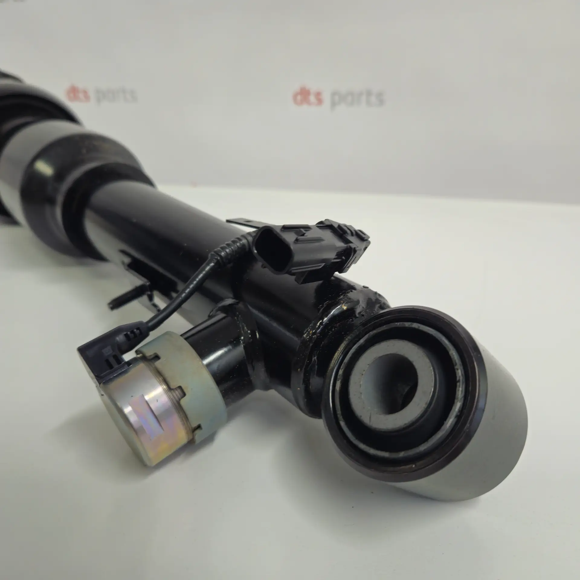 OEM Toyota/Lexus 4808050440 – Rear right suspension shock absorber