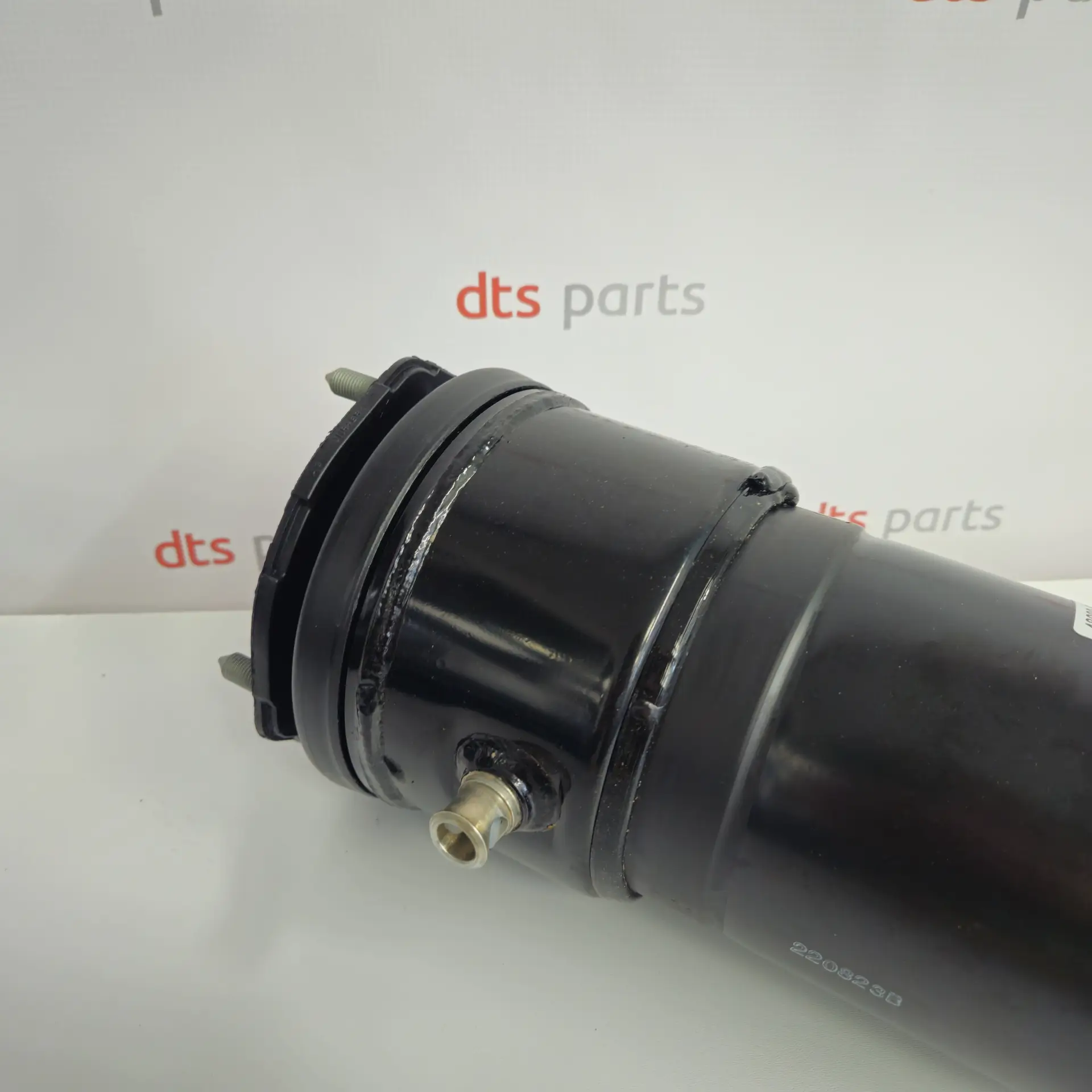 OEM Toyota/Lexus 4808050440 – Rear right suspension shock absorber