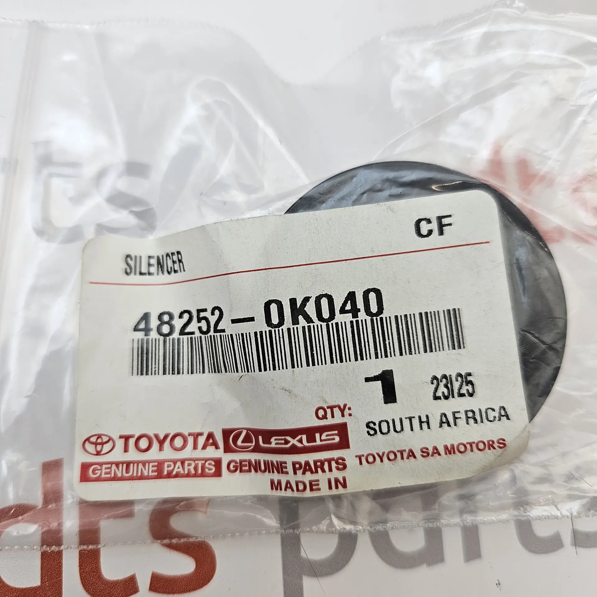 OEM Toyota 482520K040 – Rear spring upper rubber insulator