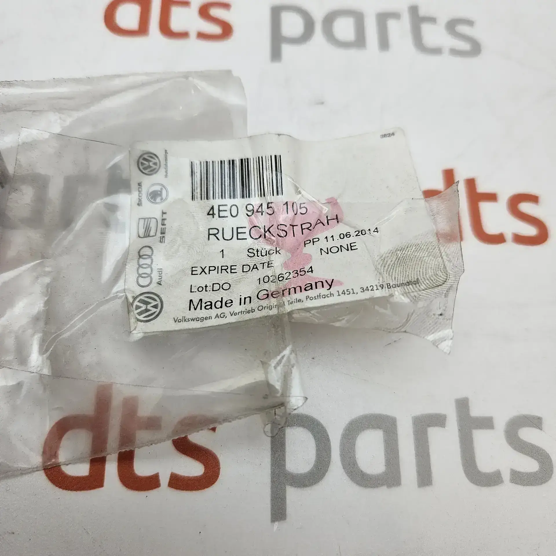 OEM VAG 4E0945105 – REAR BUMPER SIDE REFLECTOR