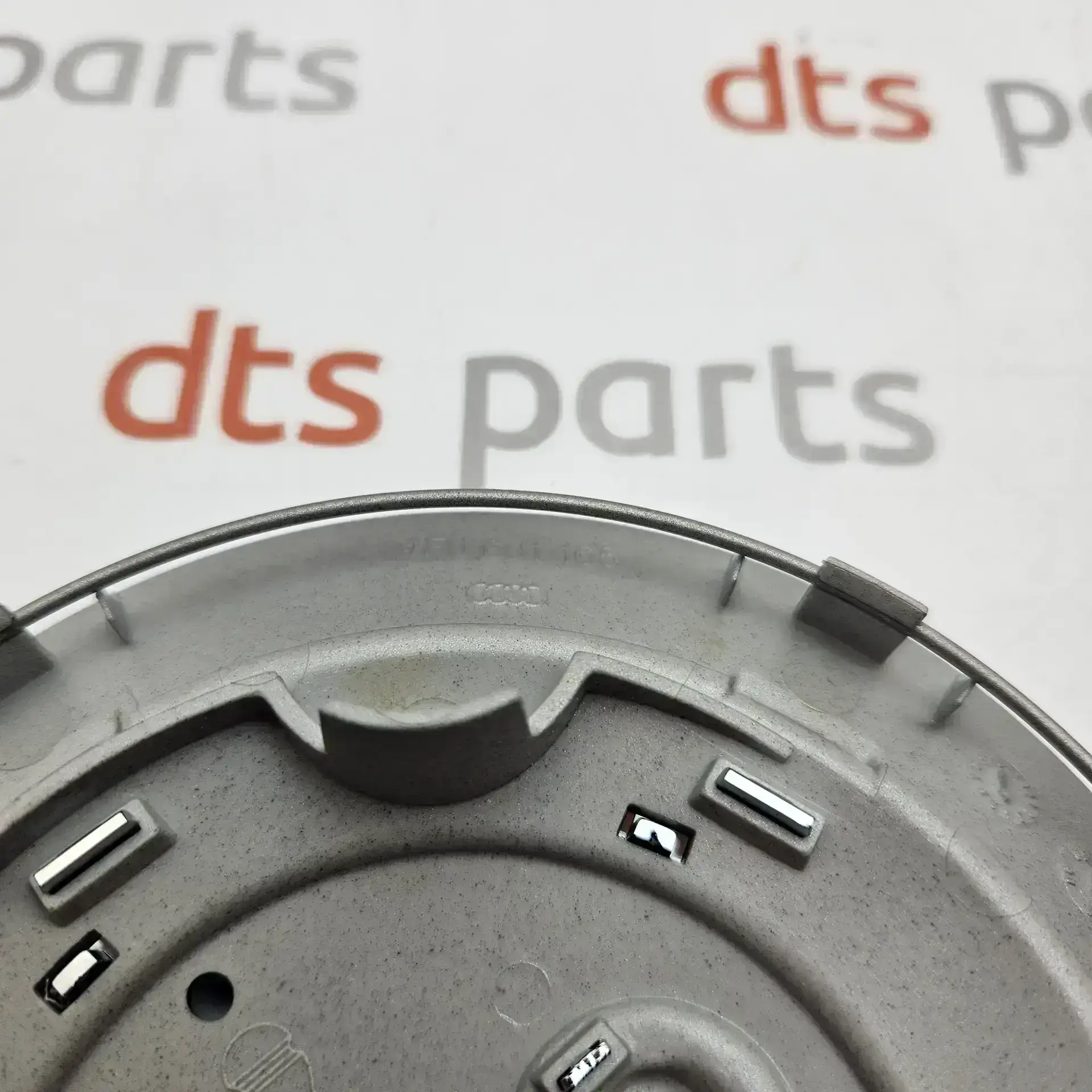 OEM VAG 4F0601165SRA – Center cap for Wheels
