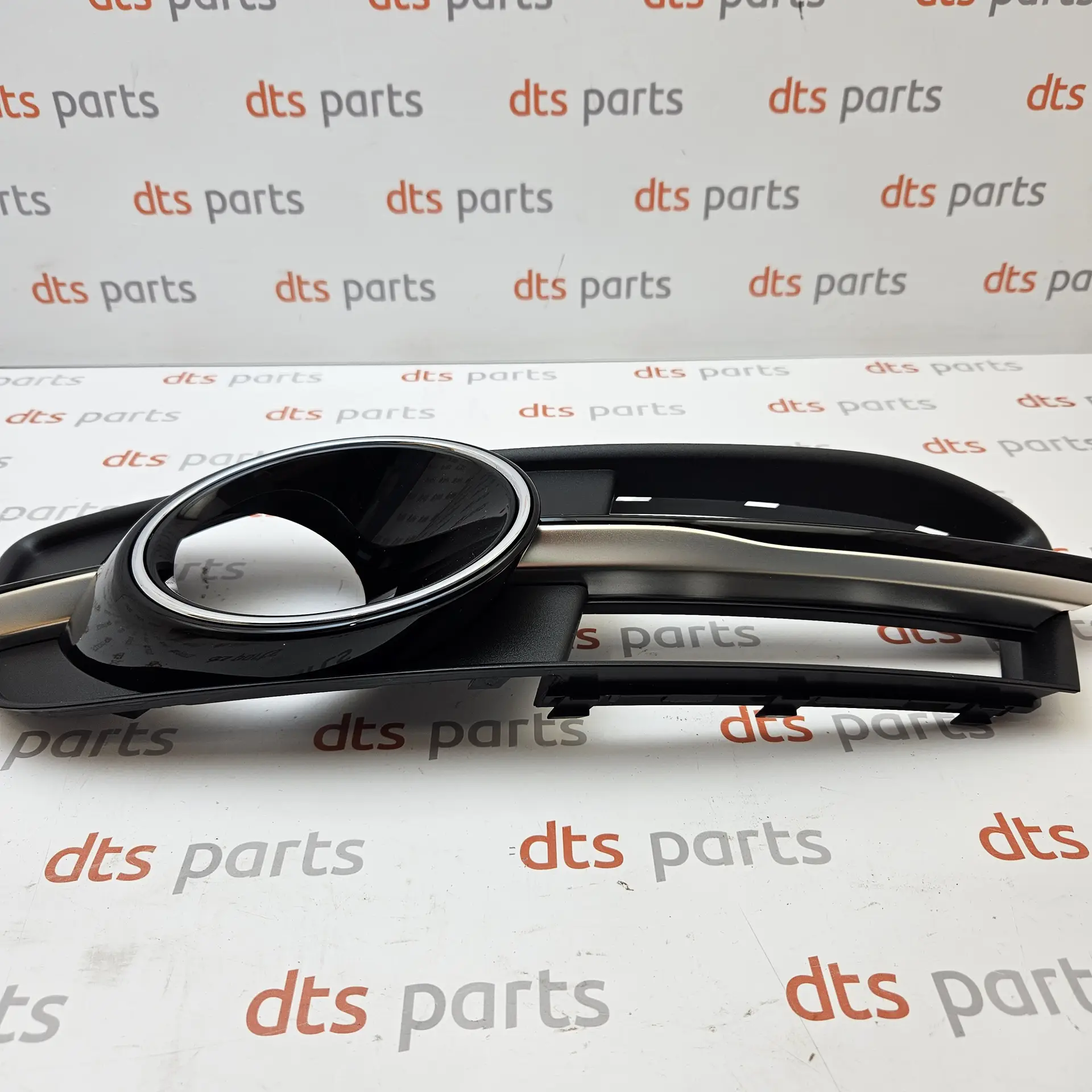 OEM Audi 4G0807681Q9B9 – Front left lower bumper air intake grille/ fog light trim cover