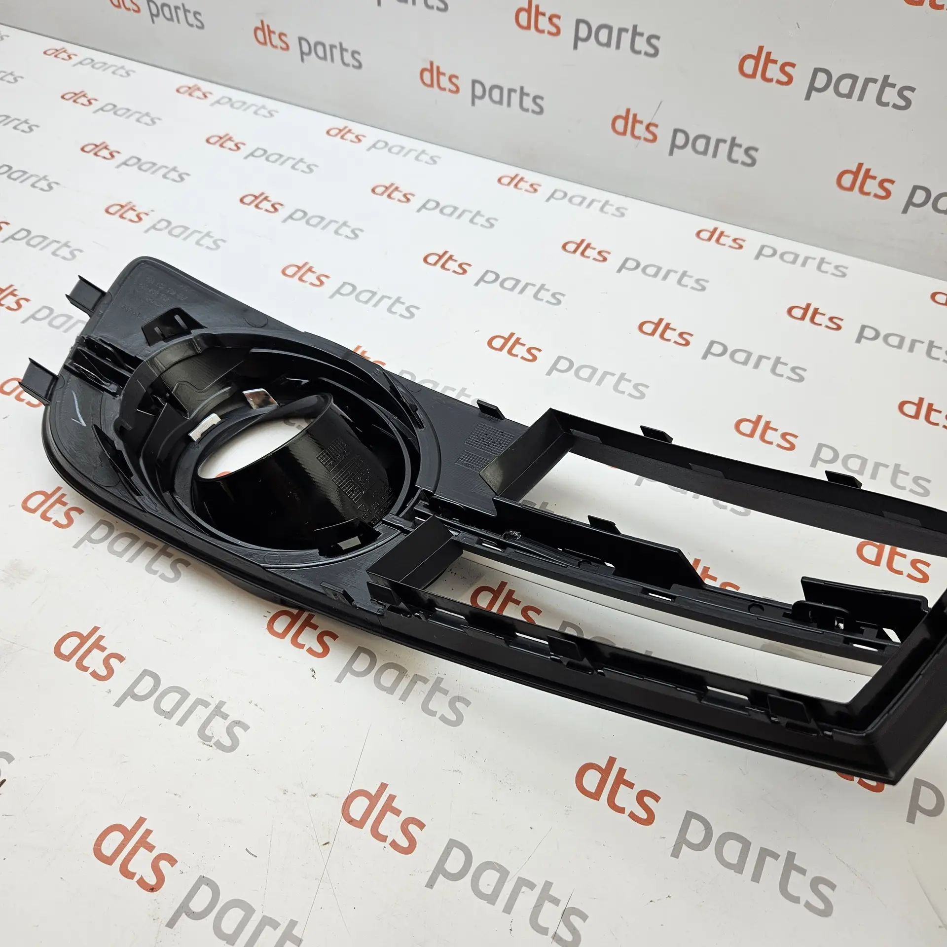 OEM VAG 4G0807682Q9B9 – Front right lower bumper air intake grille / fog light trim cover
