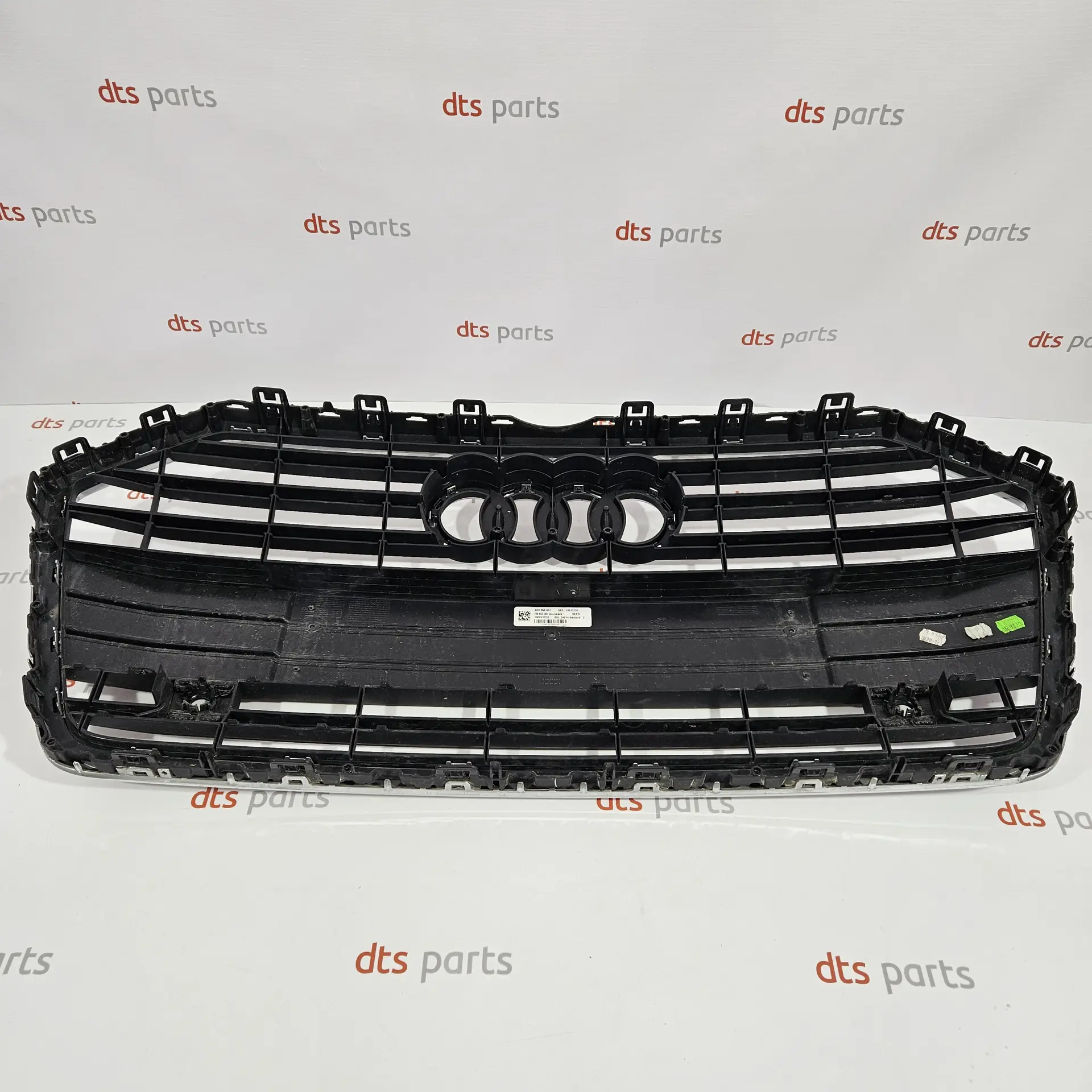 OEM VAG 4K08536513FZ – Front radiator grille