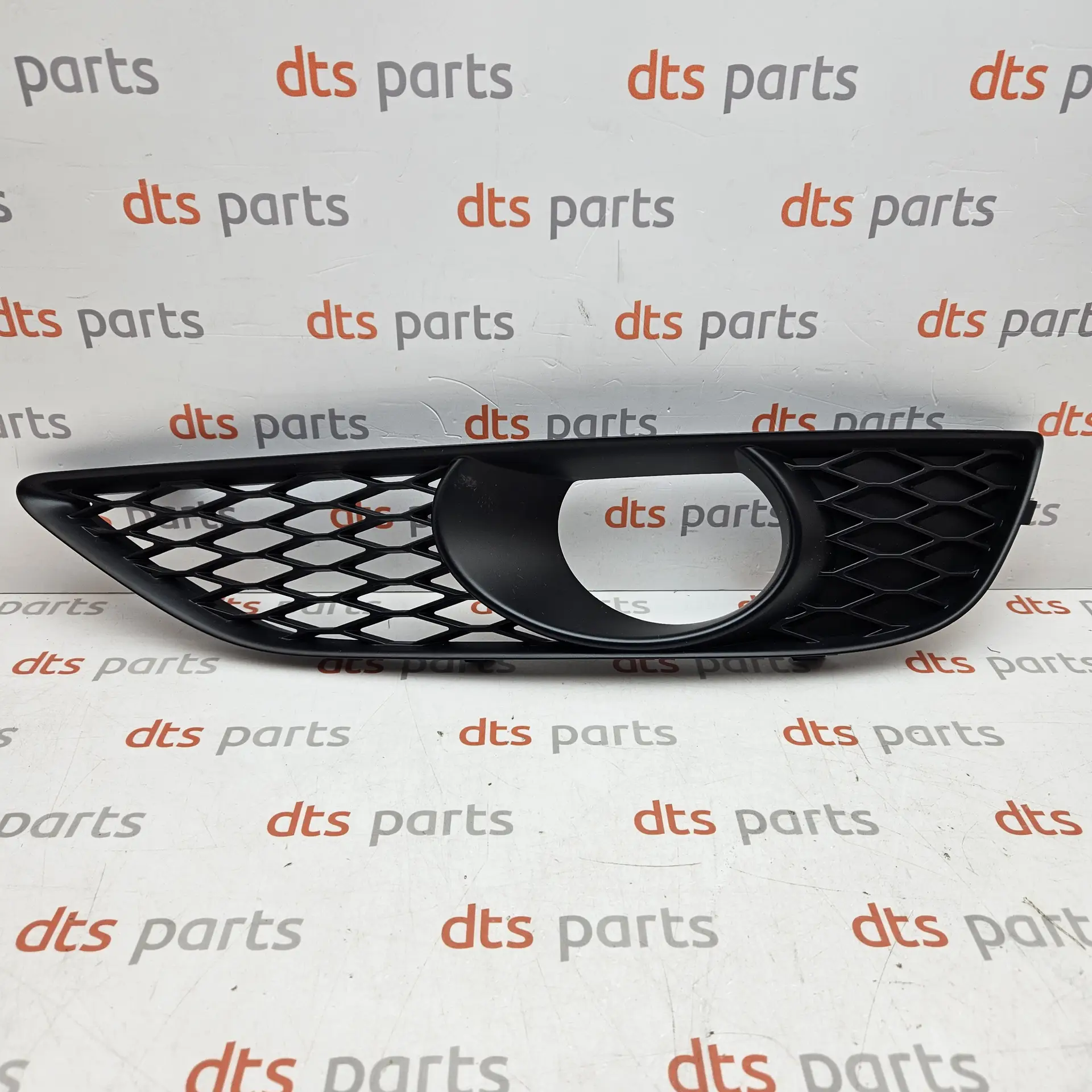 OEM Audi 4L0807675C01C – Front left fog light grille
