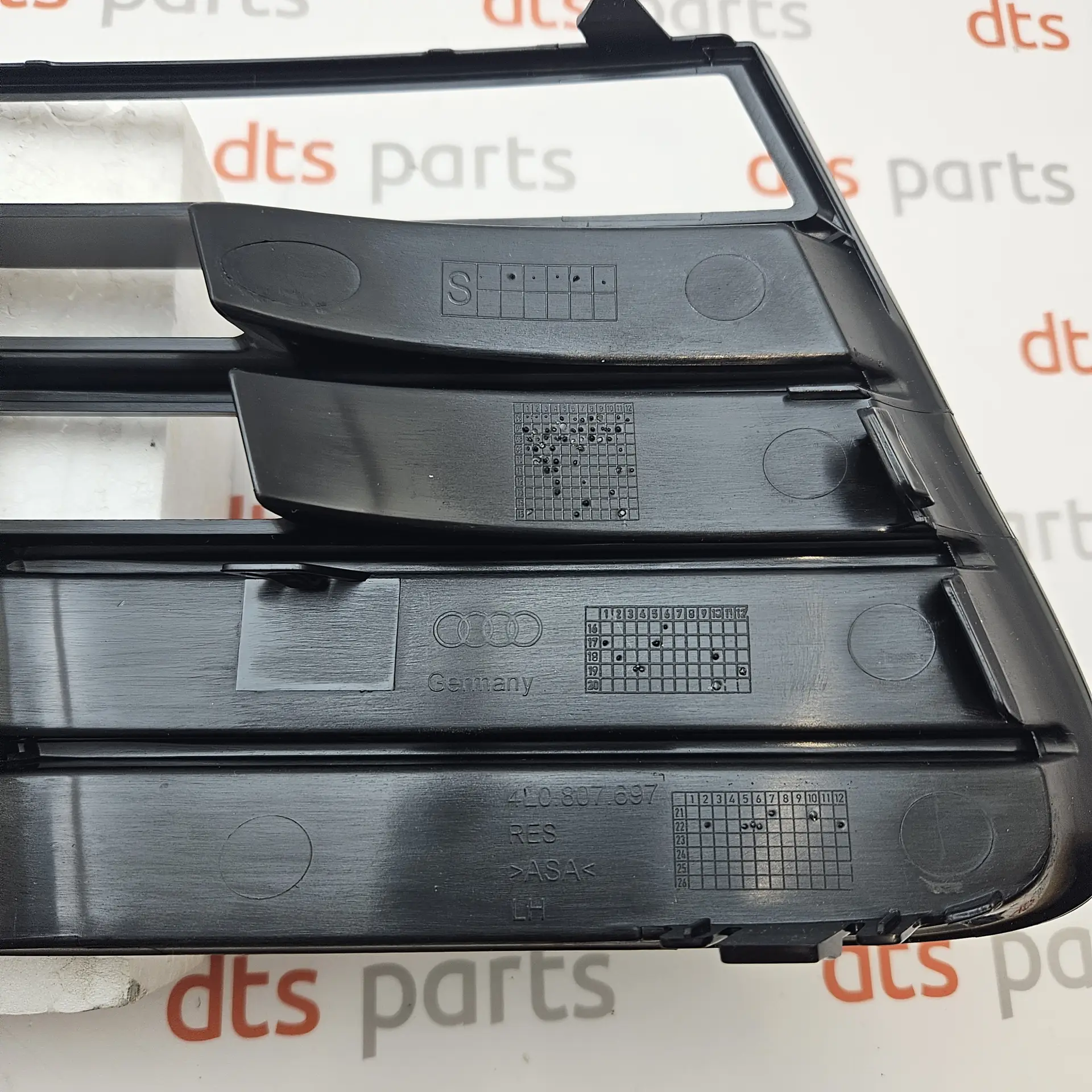 OEM Audi 4L080769701C – FRONT BUMPER UPPER LEFT AIR VENT GRILL
