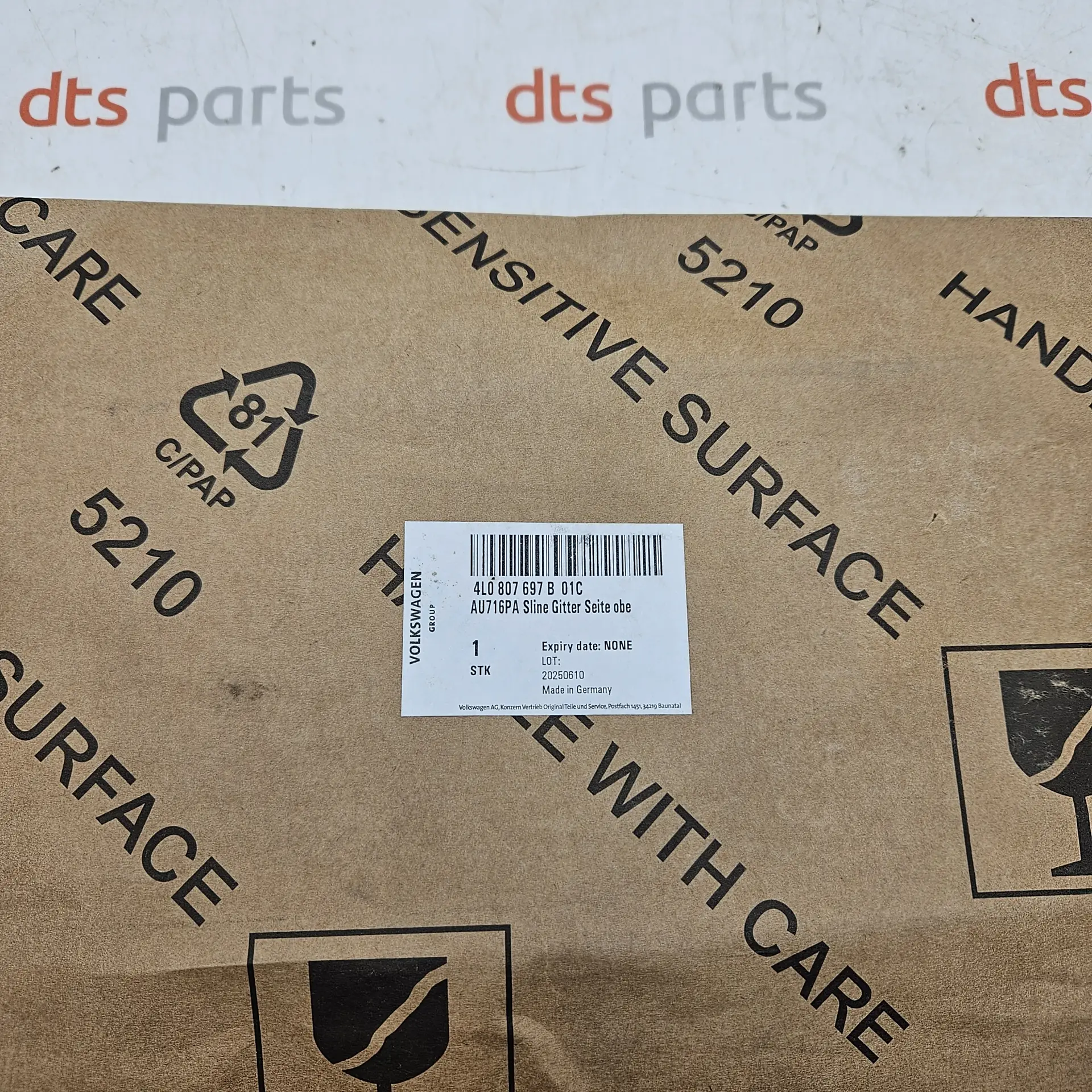 OEM Audi 4L0807697B01C – Left front bumper lower grille