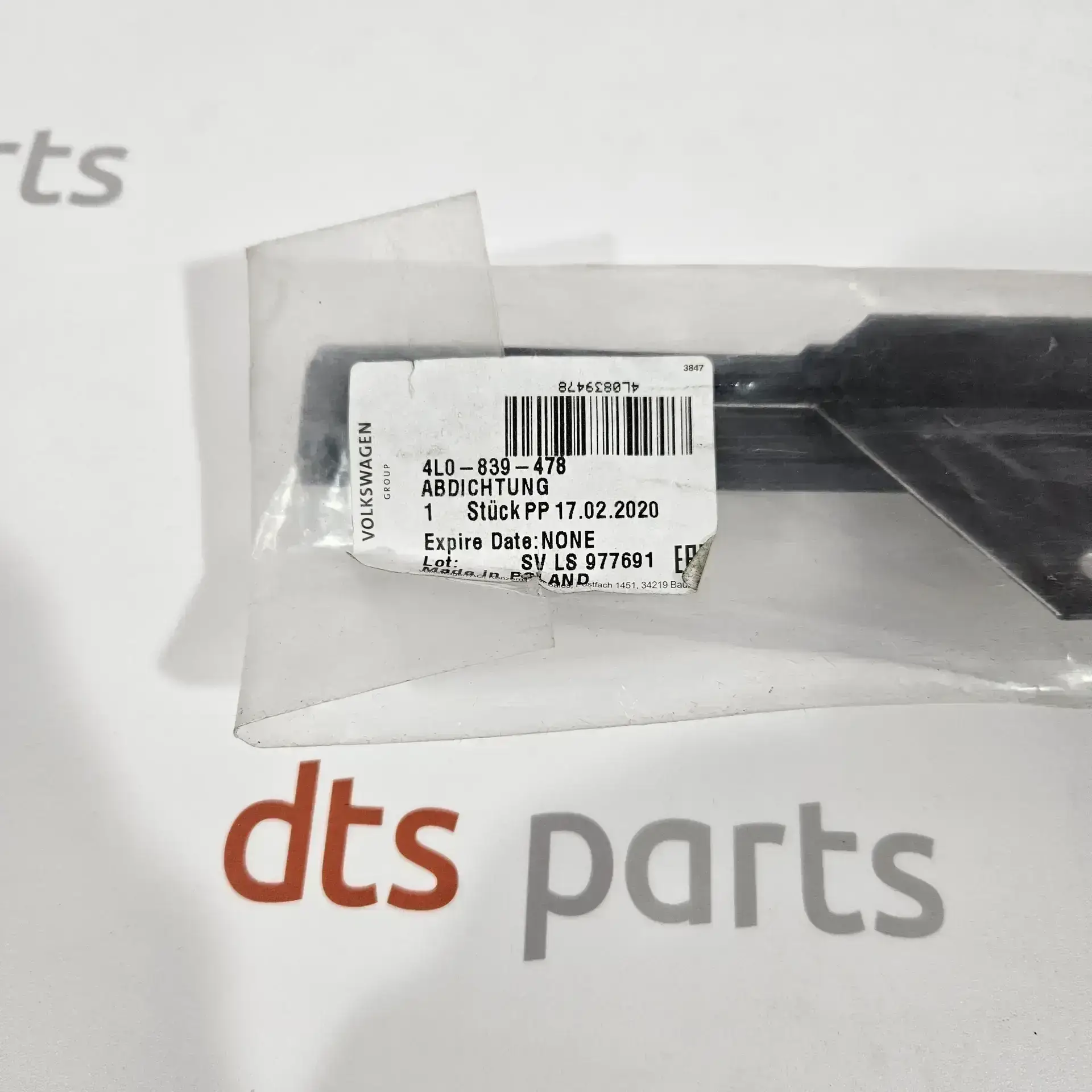 OEM VAG 4L0839478 – Rear right door window moulding