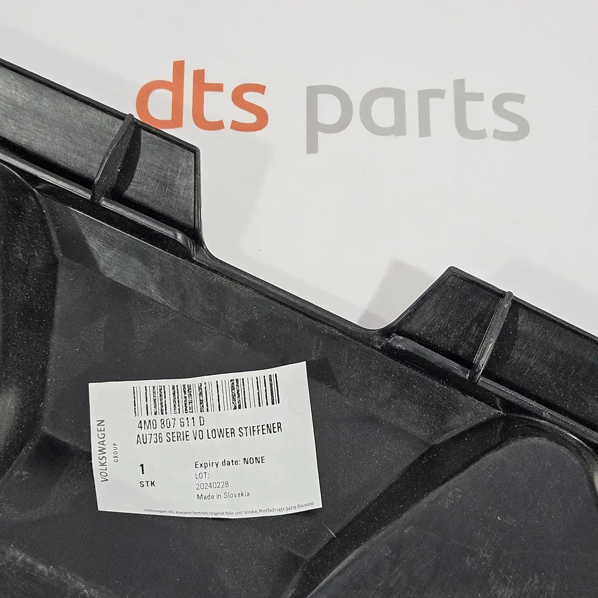 OEM VAG 4M0807611D – Front bumper end plate