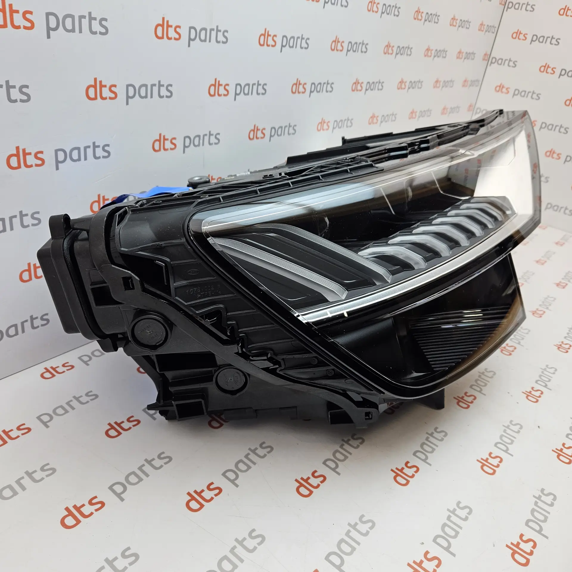 OEM Audi 4M8941784 – Front right Matrix beam headlight