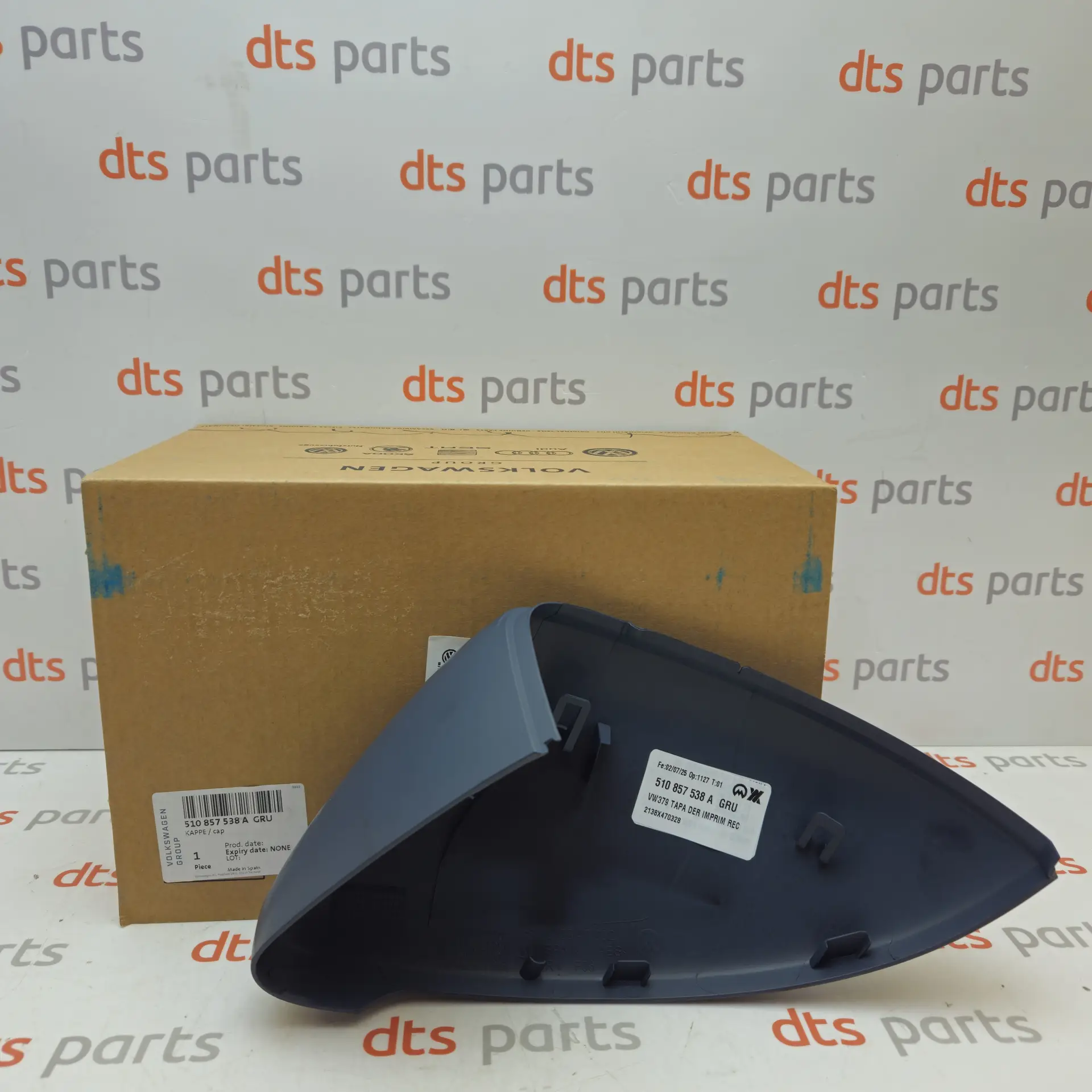 OEM Volkswagen 510857538AGRU – Right rear view mirror cover