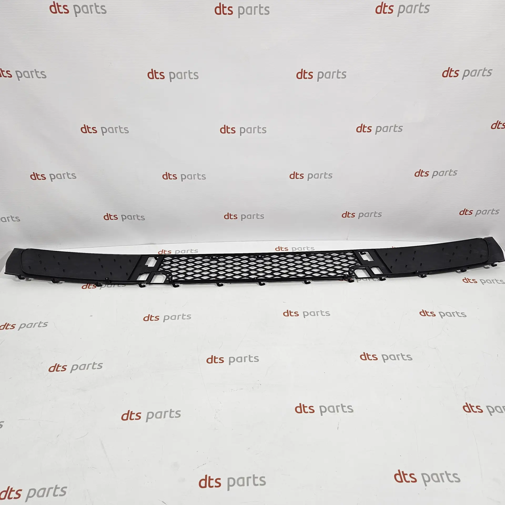 OEM BMW 51113400908 – Front bumper lower mesh grille