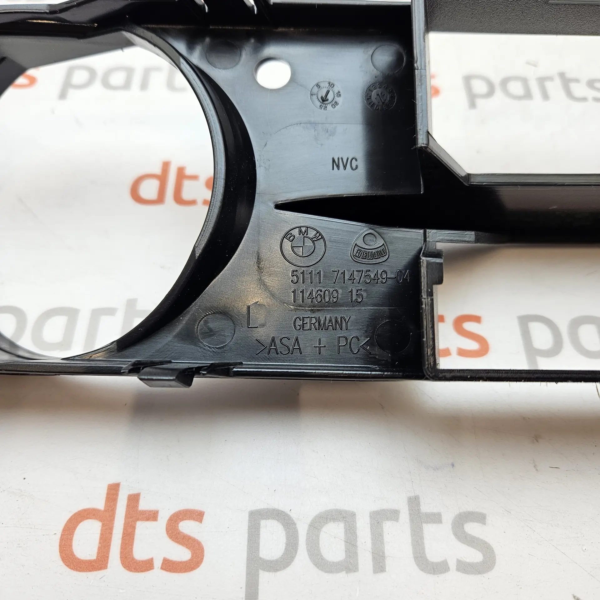 OEM BMW 51117147549 – Front left fog light cover 5' E60, E61