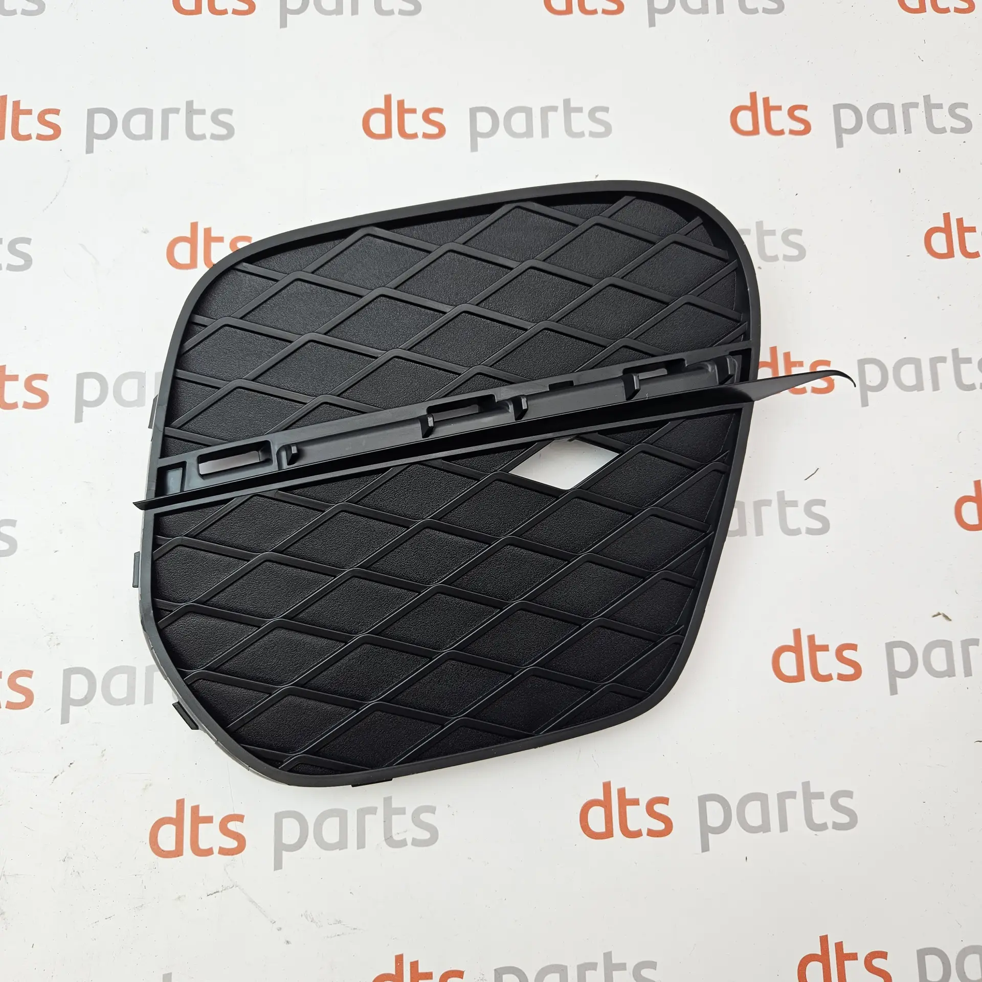 OEM BMW 51117222860 – Front right lower side bumper grille insert