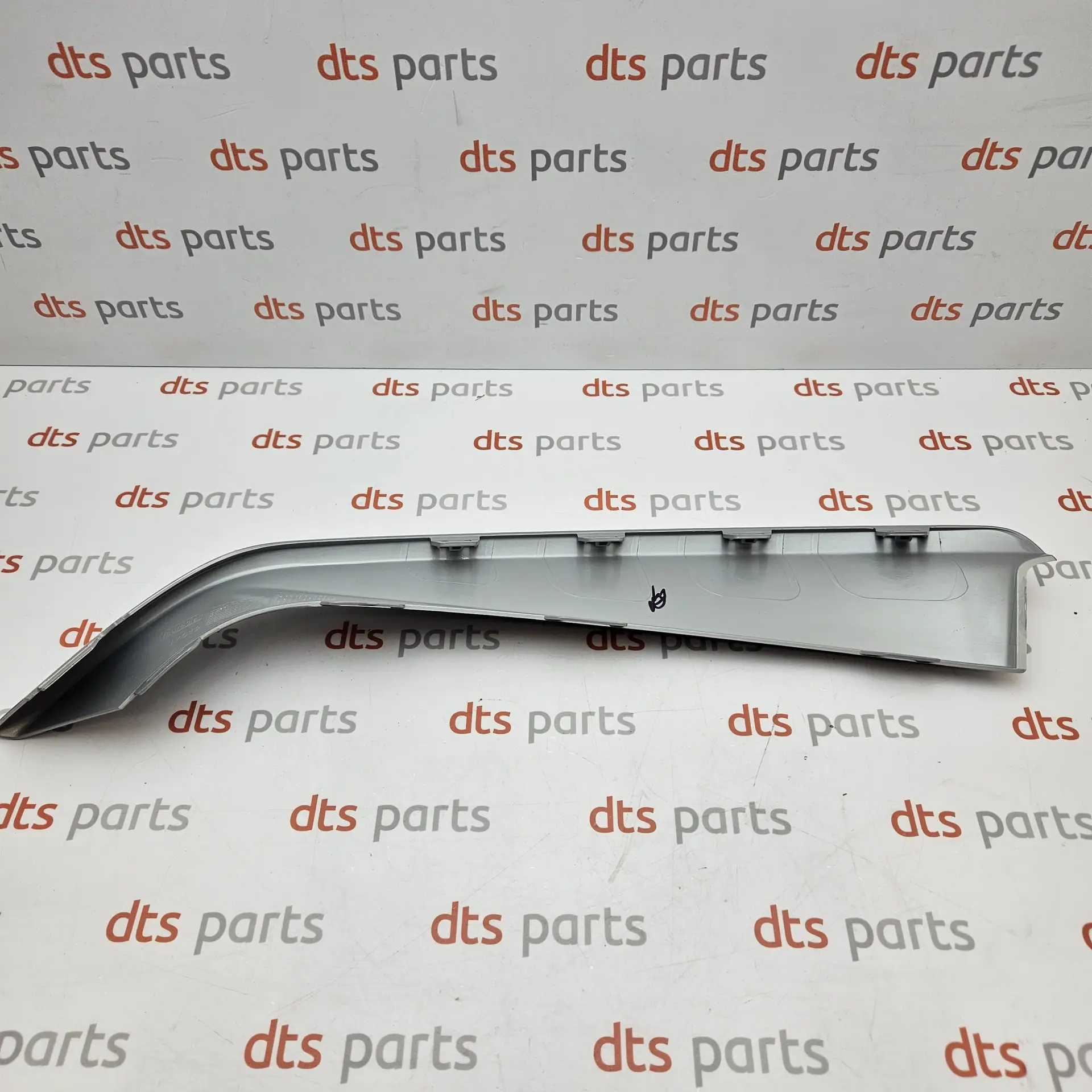 OEM BMW 51117294898 – Front bumper right rod finisher