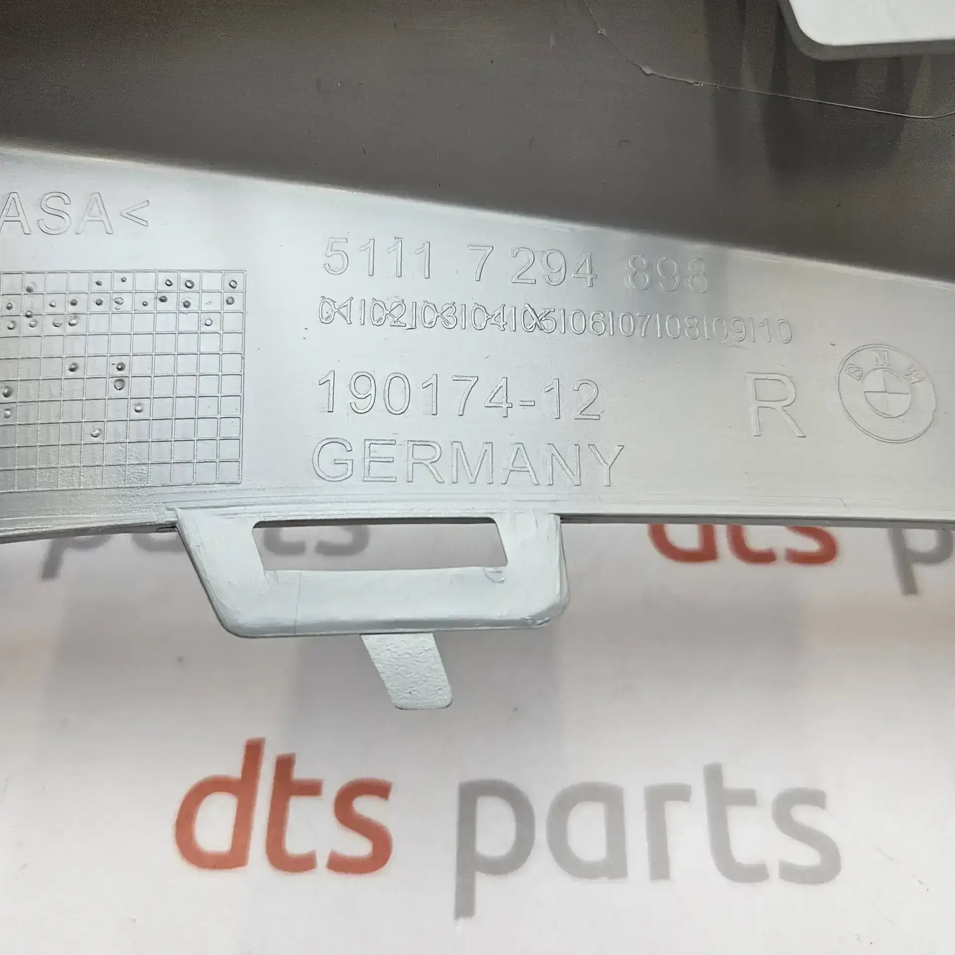 OEM BMW 51117294898 – Front bumper right rod finisher