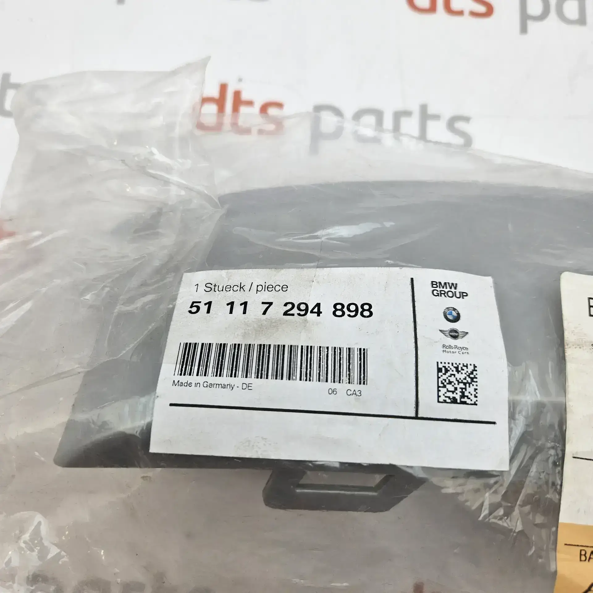 OEM BMW 51117294898 – Front bumper right rod finisher