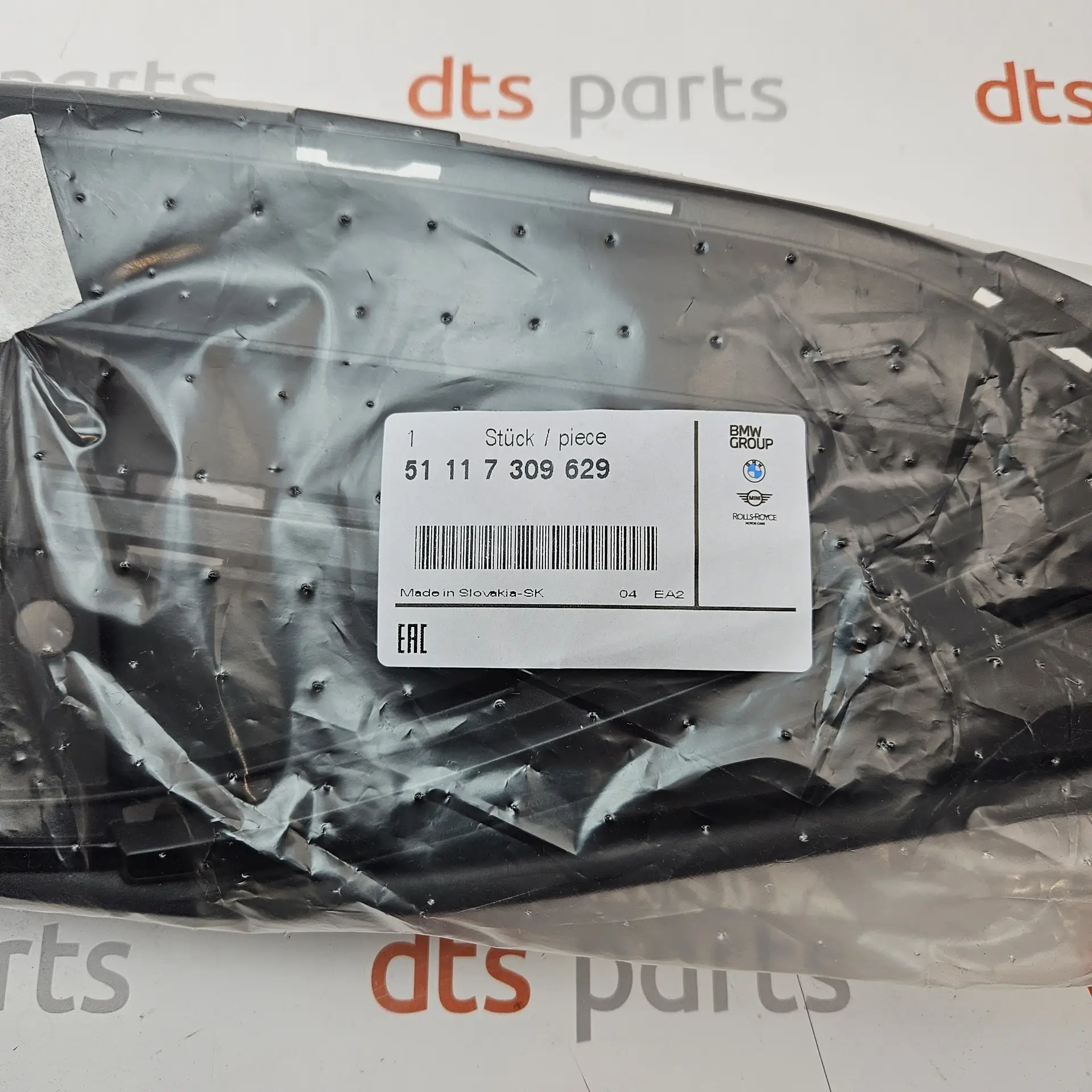 OEM BMW 51117309629 – Closed grid, left