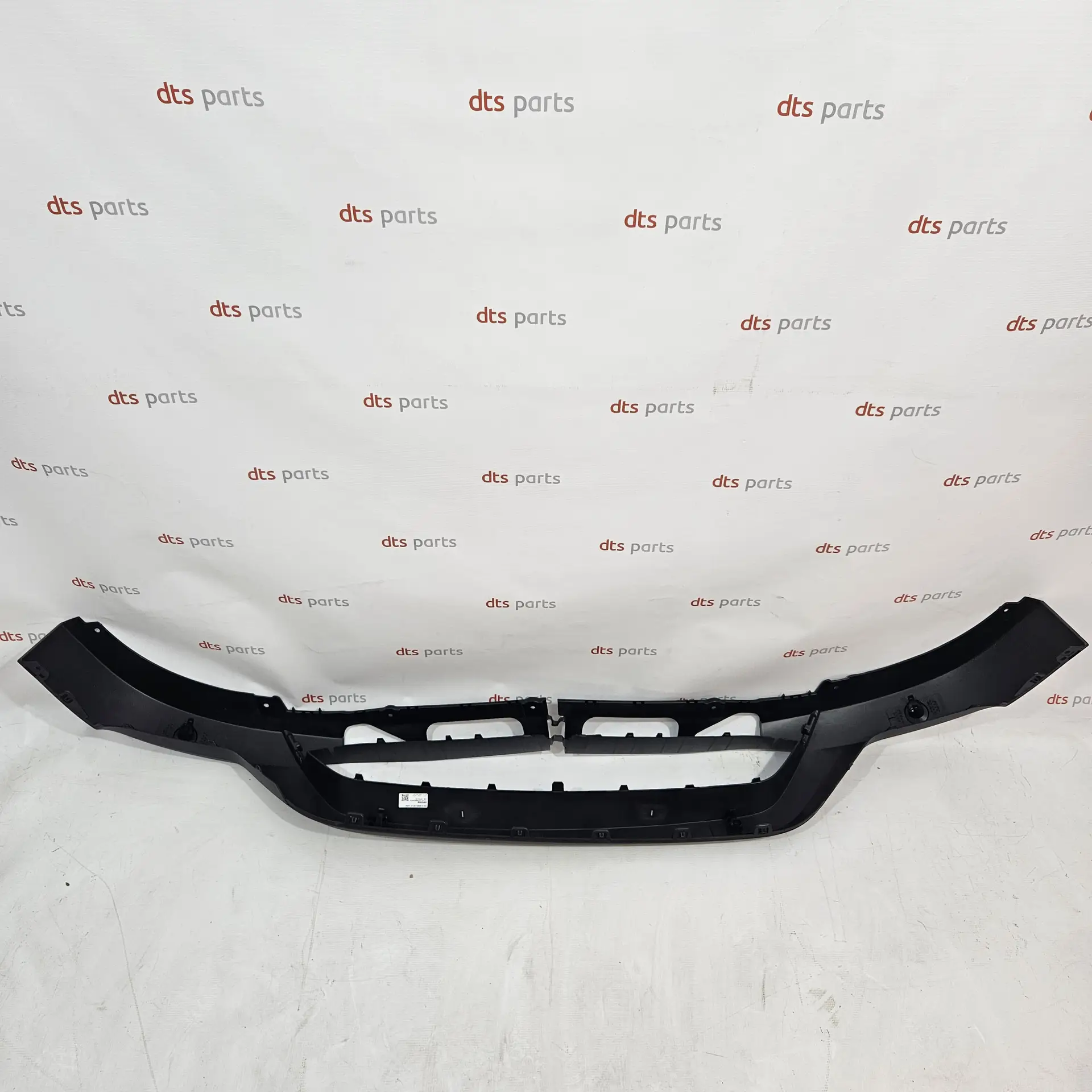 OEM BMW 51117345033 – Front bumper grille mesh