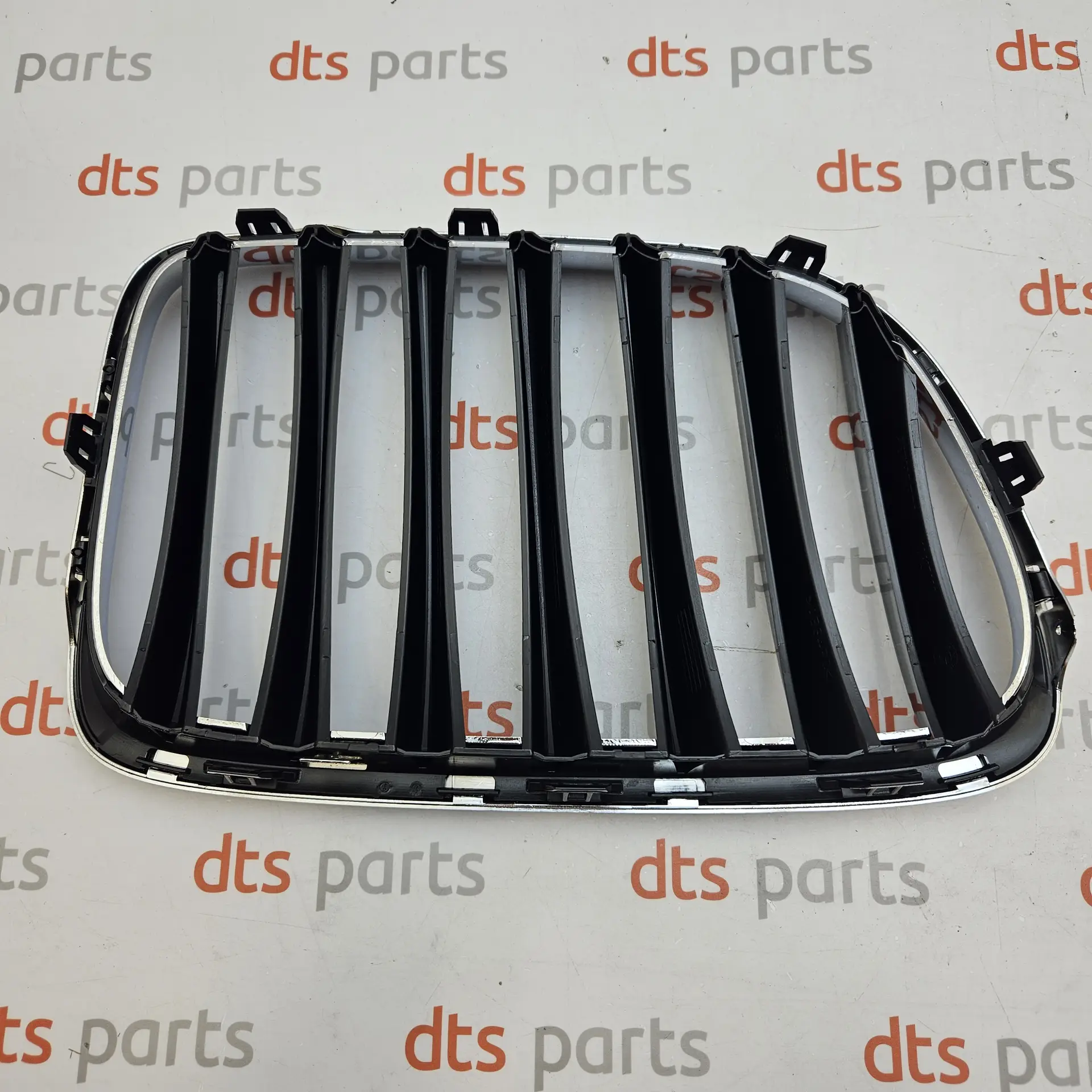 OEM BMW 51117347670 – Front bumper radiator kidney trim grille kit set