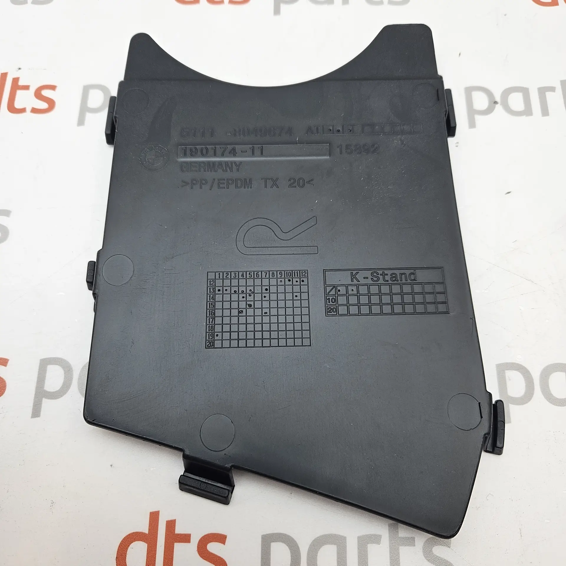 OEM BMW 51118049674 – Fog light grill cover Right side