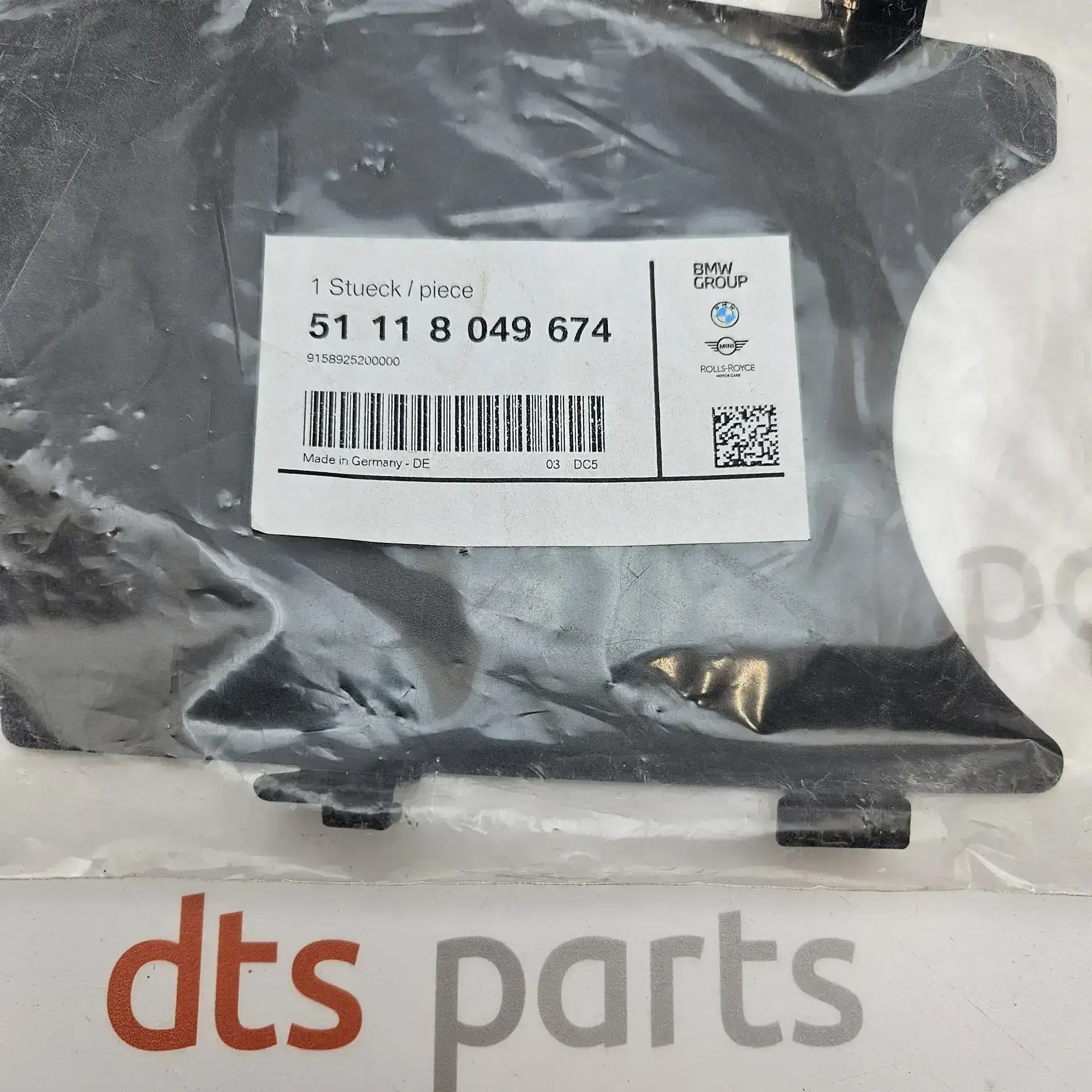 OEM BMW 51118049674 – Fog light grill cover Right side