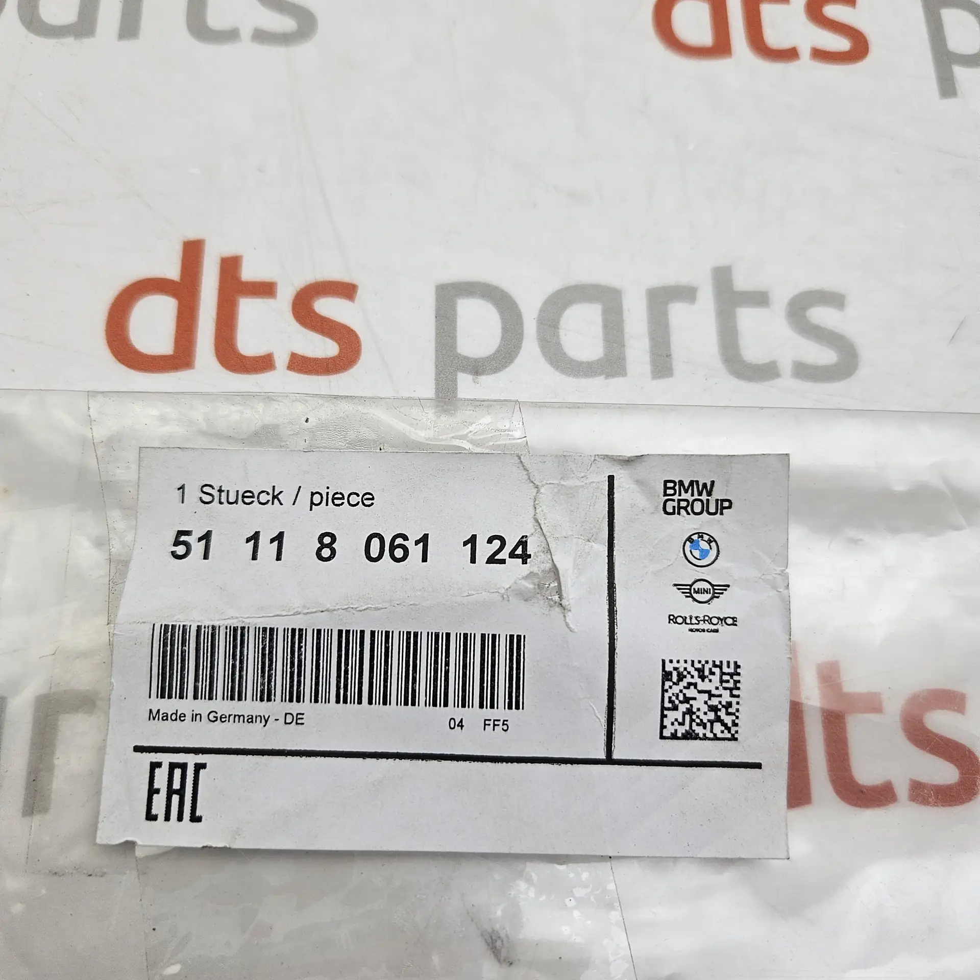 OEM BMW 51118061124 – Middle air intake grille