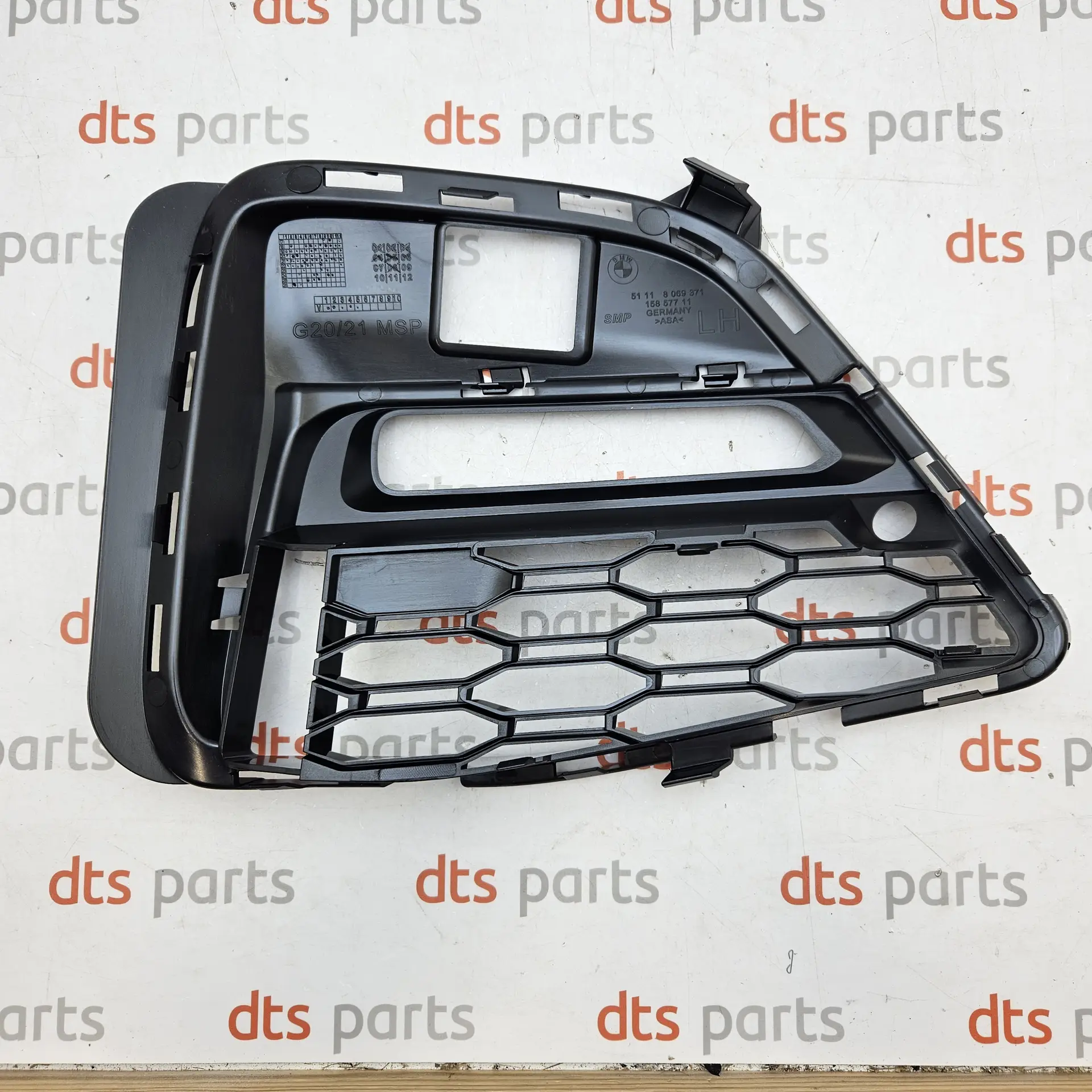 OEM BMW 51118069371 – Front bumper outer side air inlet intake vent grille