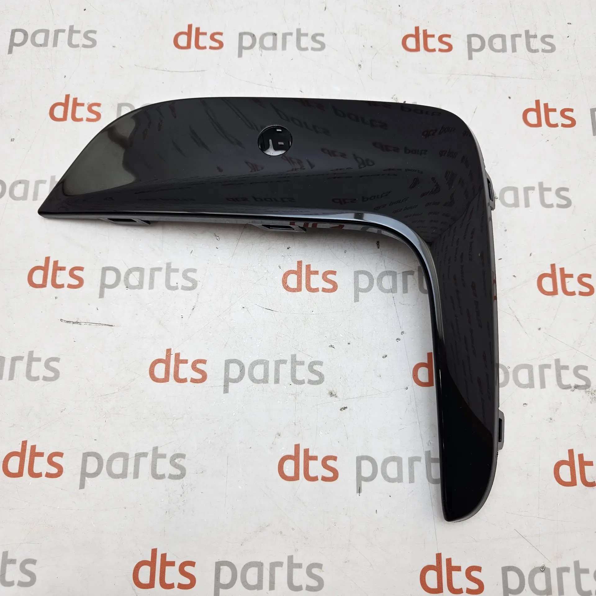 OEM BMW 51118089207 – Front lower bumper outer air intake mesh trim