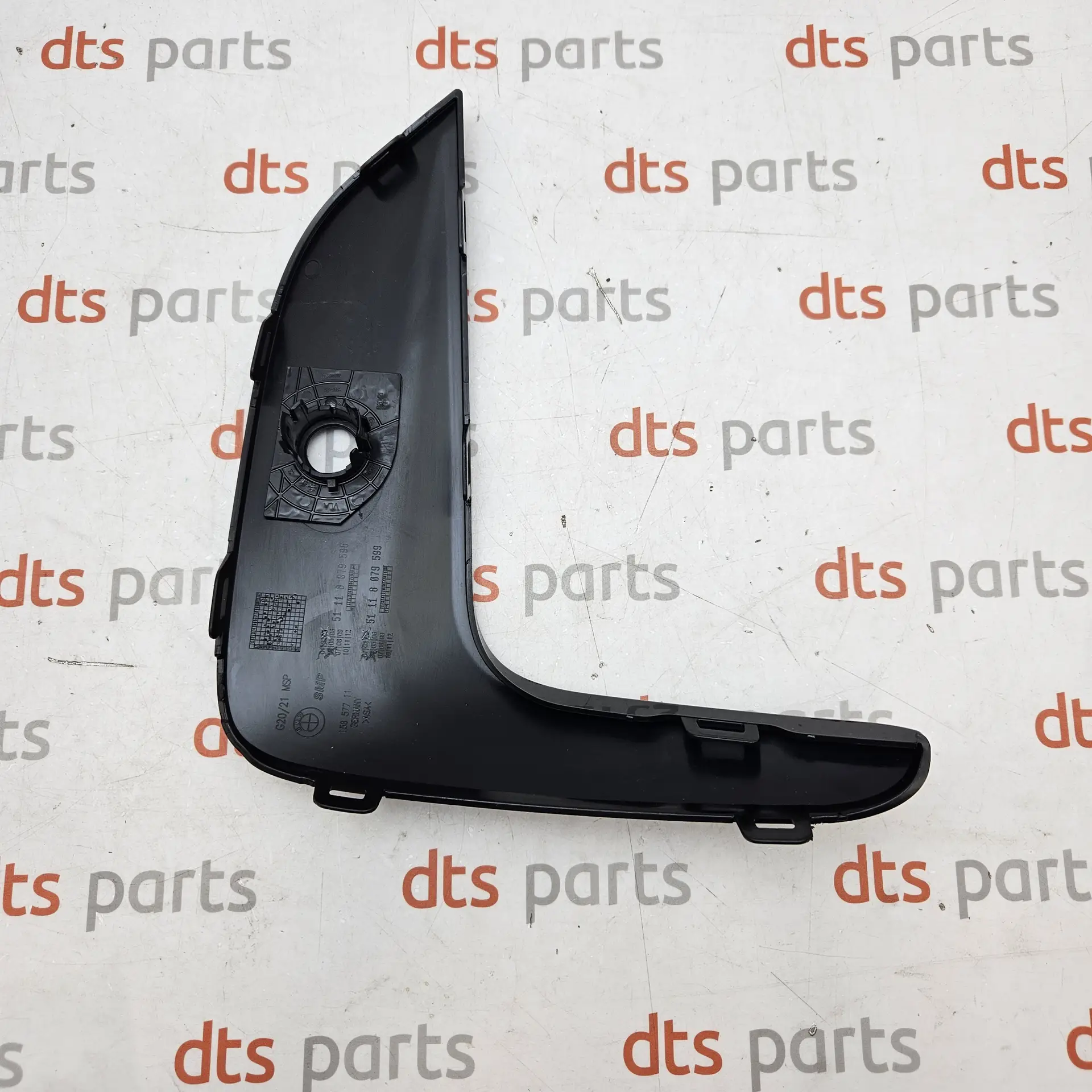 OEM BMW 51118089207 – Front lower bumper outer air intake mesh trim