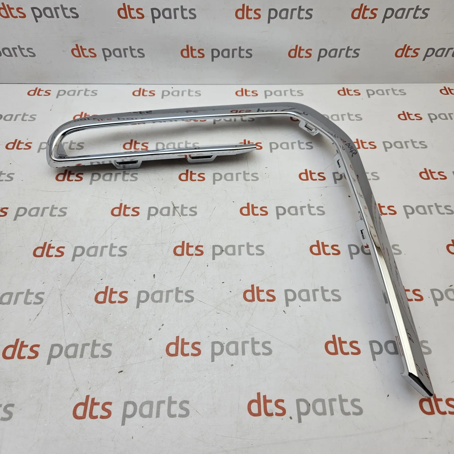 OEM BMW 51118745740 – Front bumper right-hand outer intake finisher