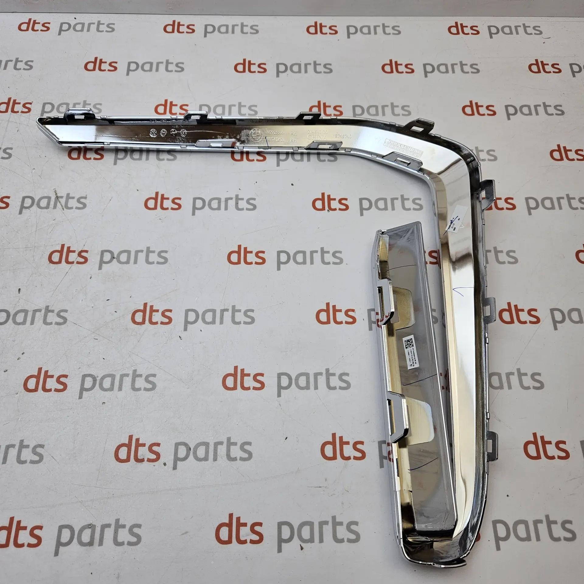 OEM BMW 51118745740 – Front bumper right-hand outer intake finisher