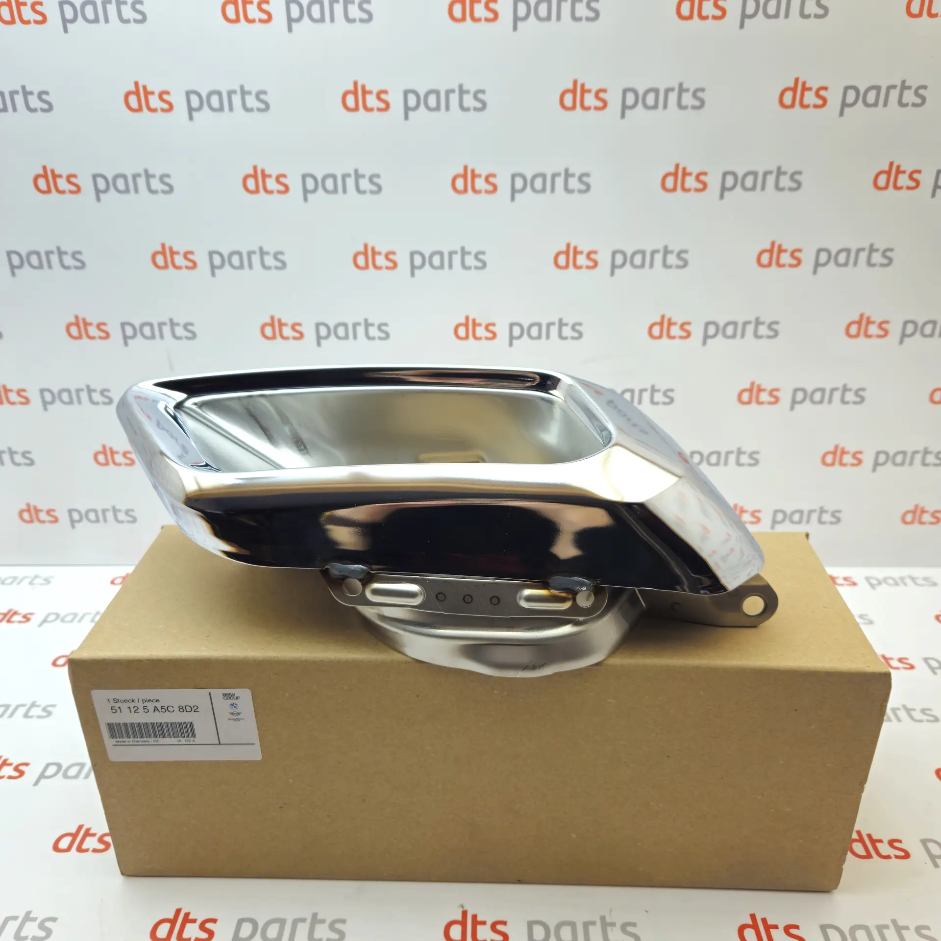 OEM BMW 51125A5C8D2 – Rear right tailpipe trim